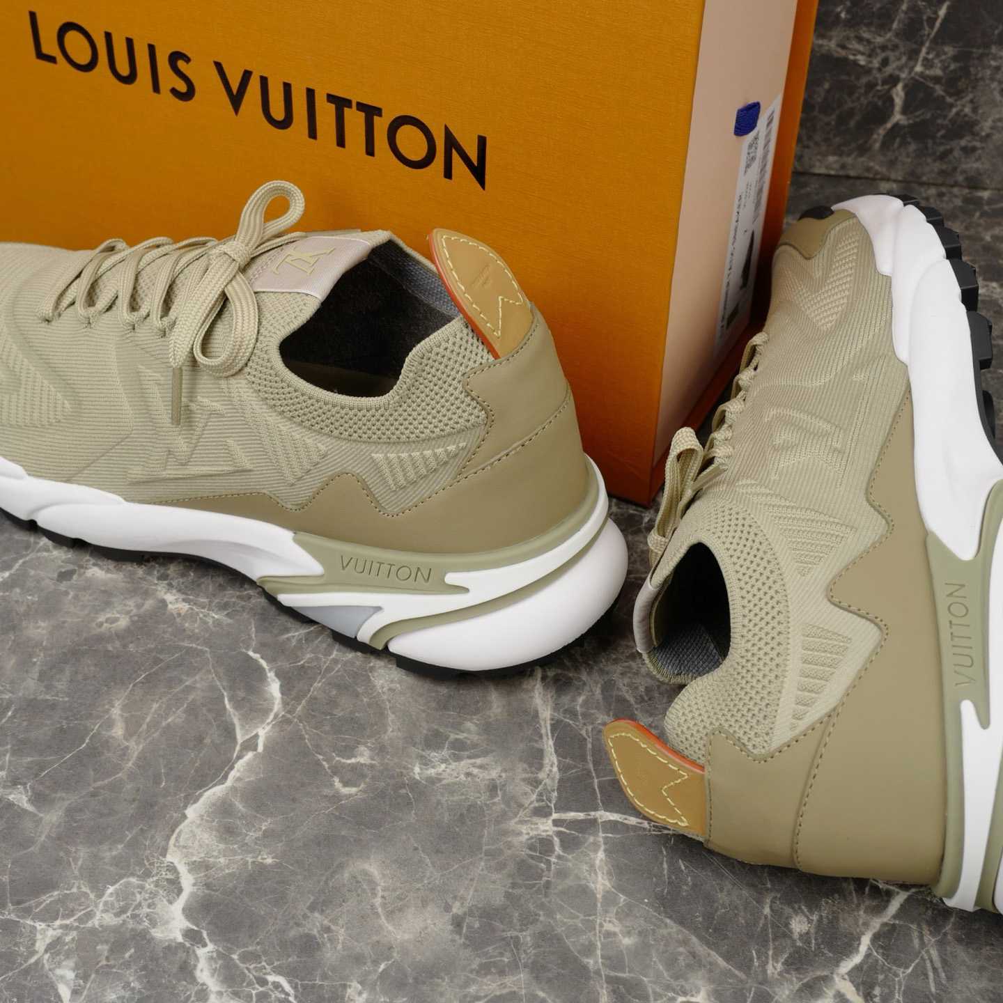 Louis Vuitton LV Runner Tatic Sneaker 1AIWVE - DesignerGu