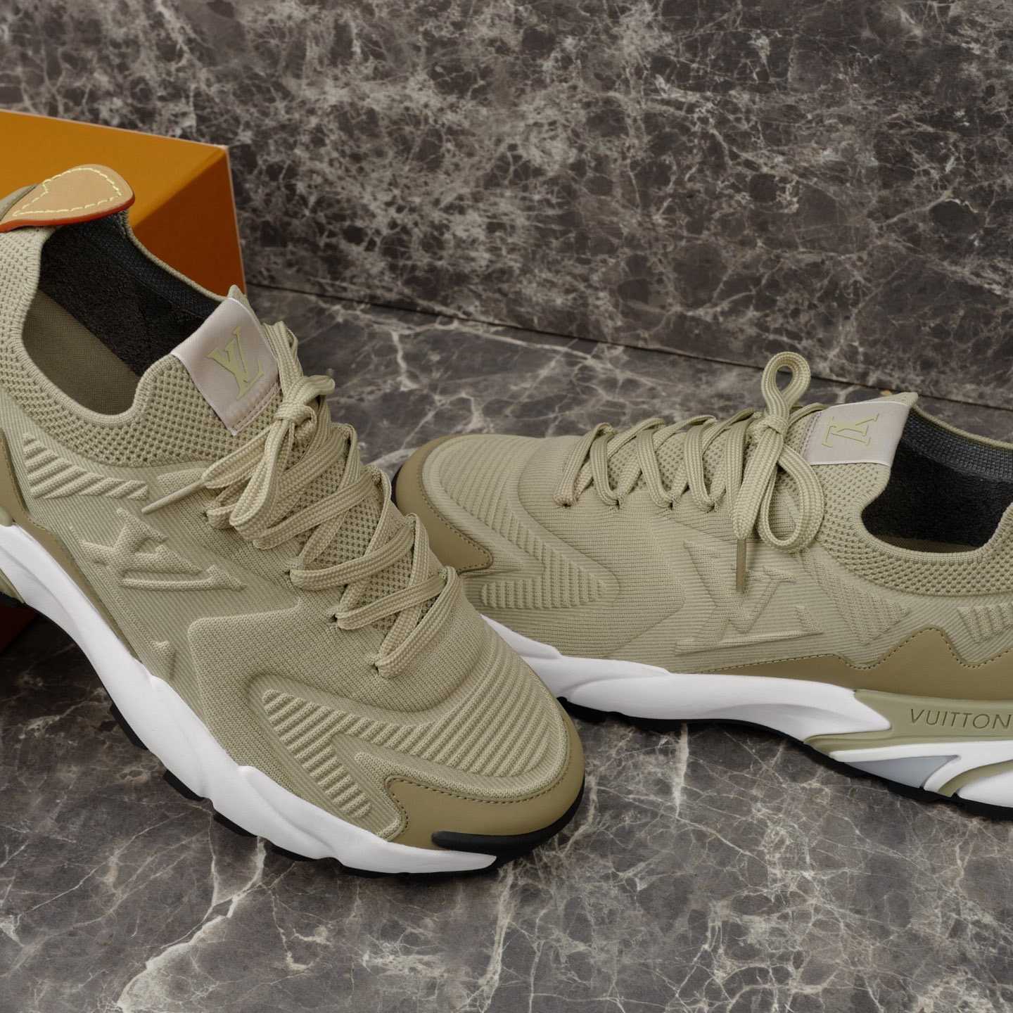 Louis Vuitton LV Runner Tatic Sneaker 1AIWVE - DesignerGu