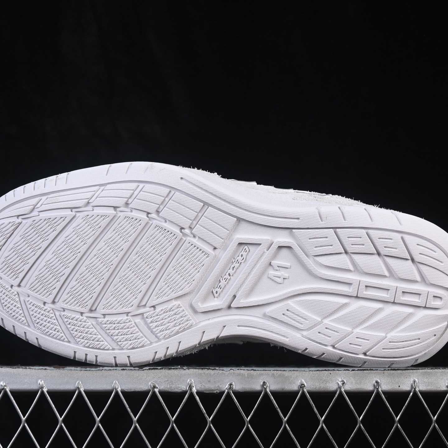 Balenciaga Hamptons Sneaker In Off-white And Black Brushed Suede Cowskin - DesignerGu