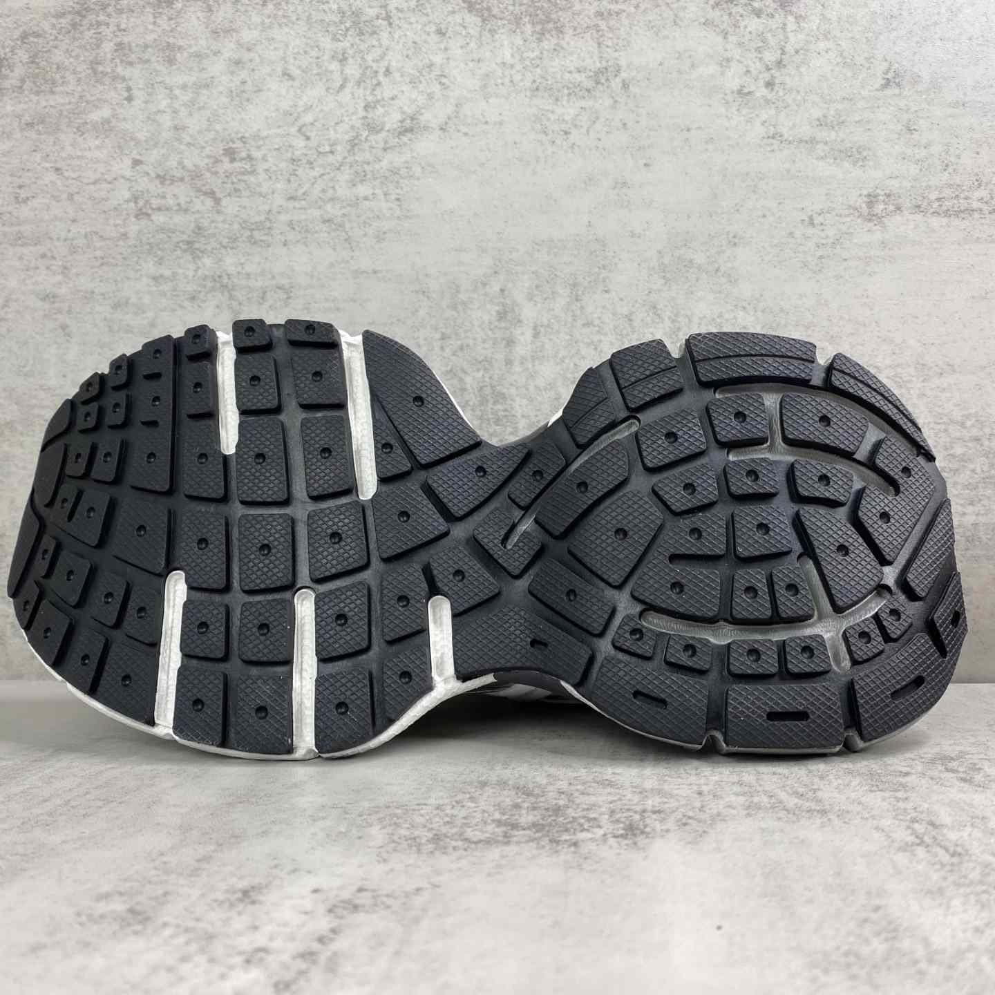 Balenciaga 3XL Extreme Laces B Sneaker - DesignerGu