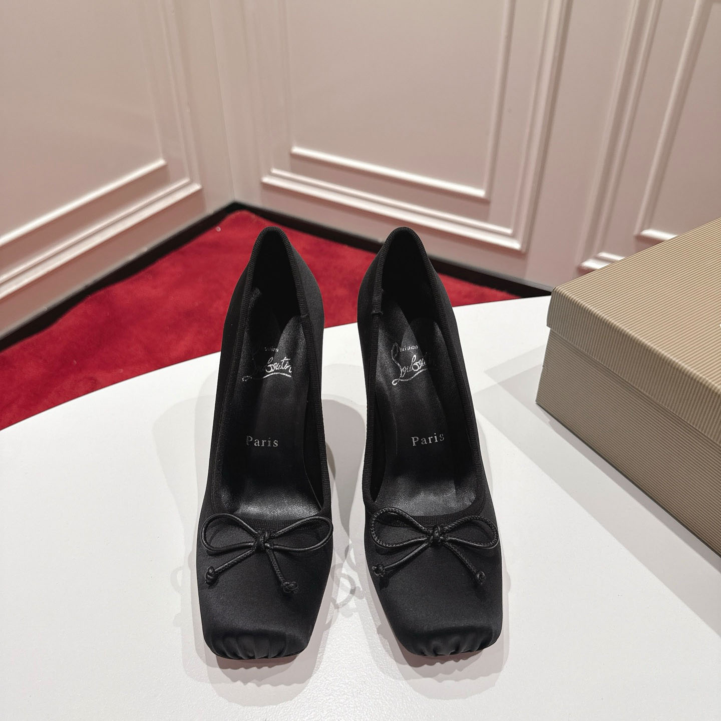 Christian Louboutin Cassia Nodo 100 mm Pumps  Crepe Satin - DesignerGu