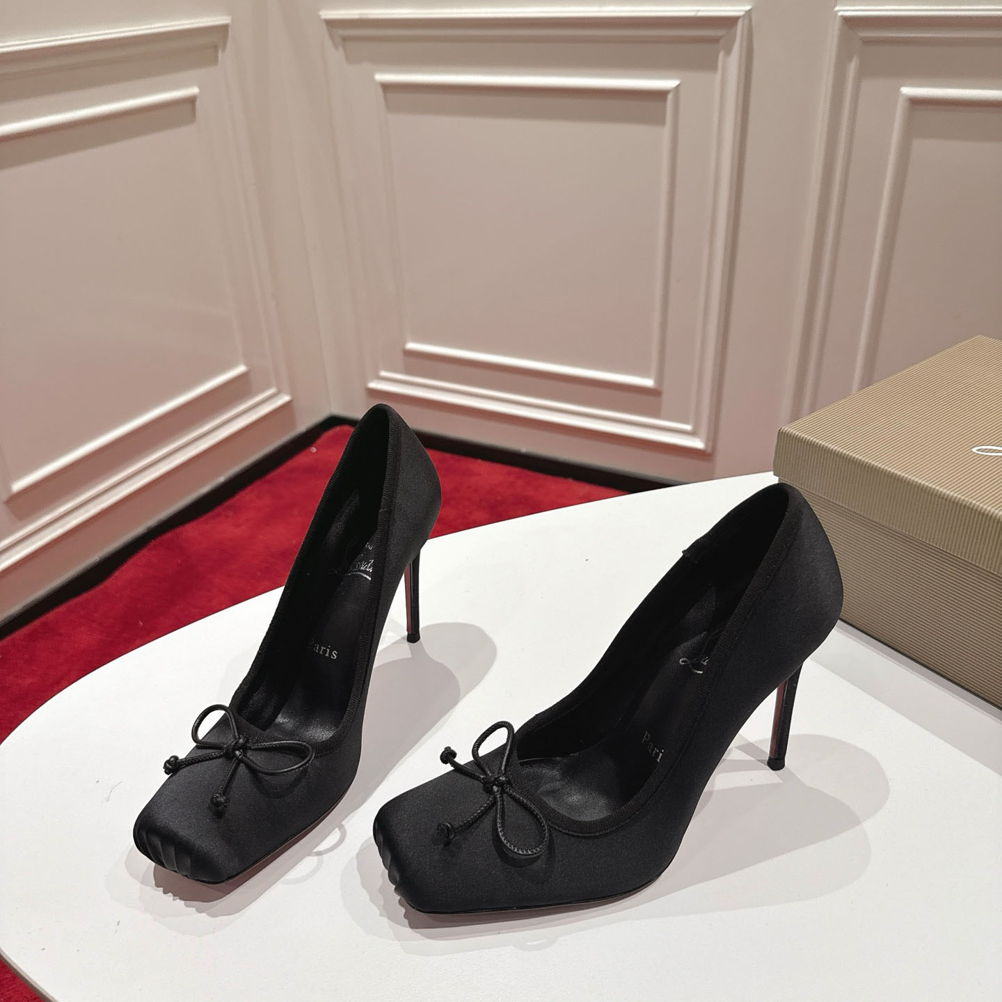 Christian Louboutin Cassia Nodo 100 mm Pumps  Crepe Satin - DesignerGu