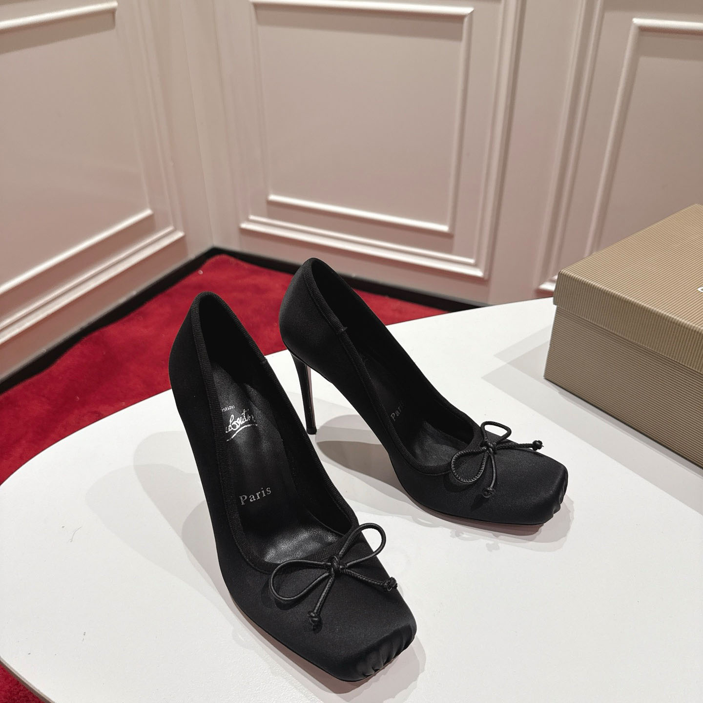Christian Louboutin Cassia Nodo 100 mm Pumps  Crepe Satin - DesignerGu