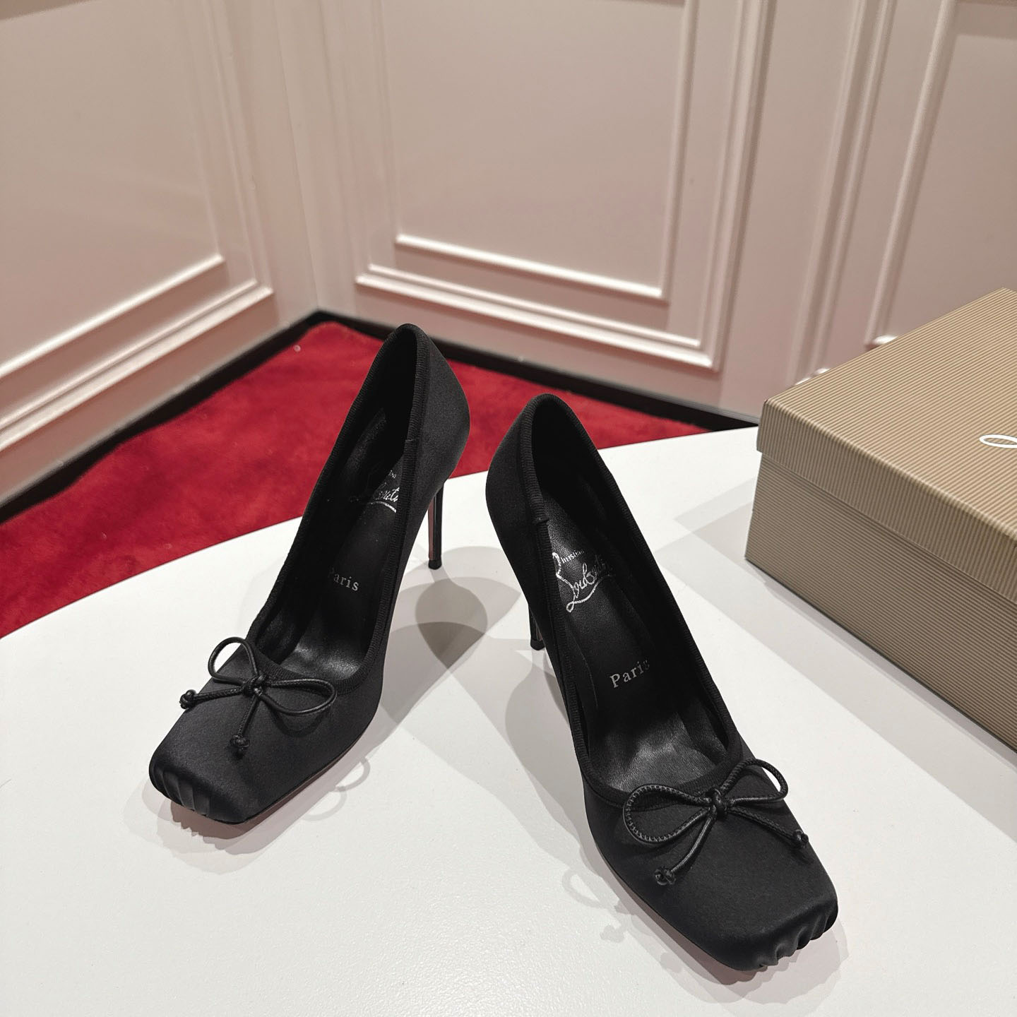 Christian Louboutin Cassia Nodo 100 mm Pumps  Crepe Satin - DesignerGu