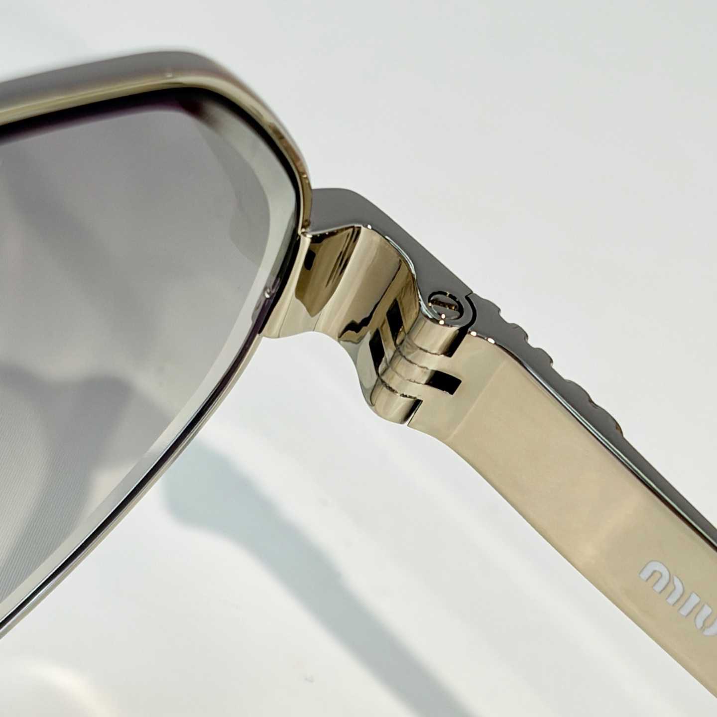 Miu Miu SMUB57S Sunglasses - DesignerGu