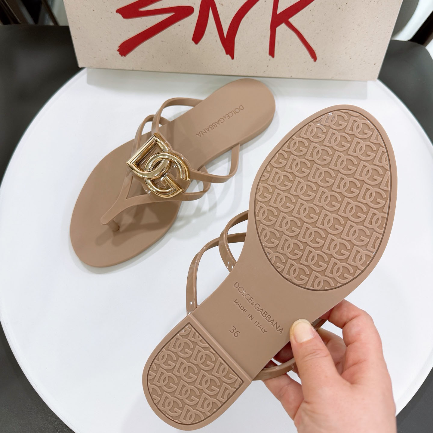 Dolce & Gabbana Rubber Beachwear Slides With Logo - DesignerGu