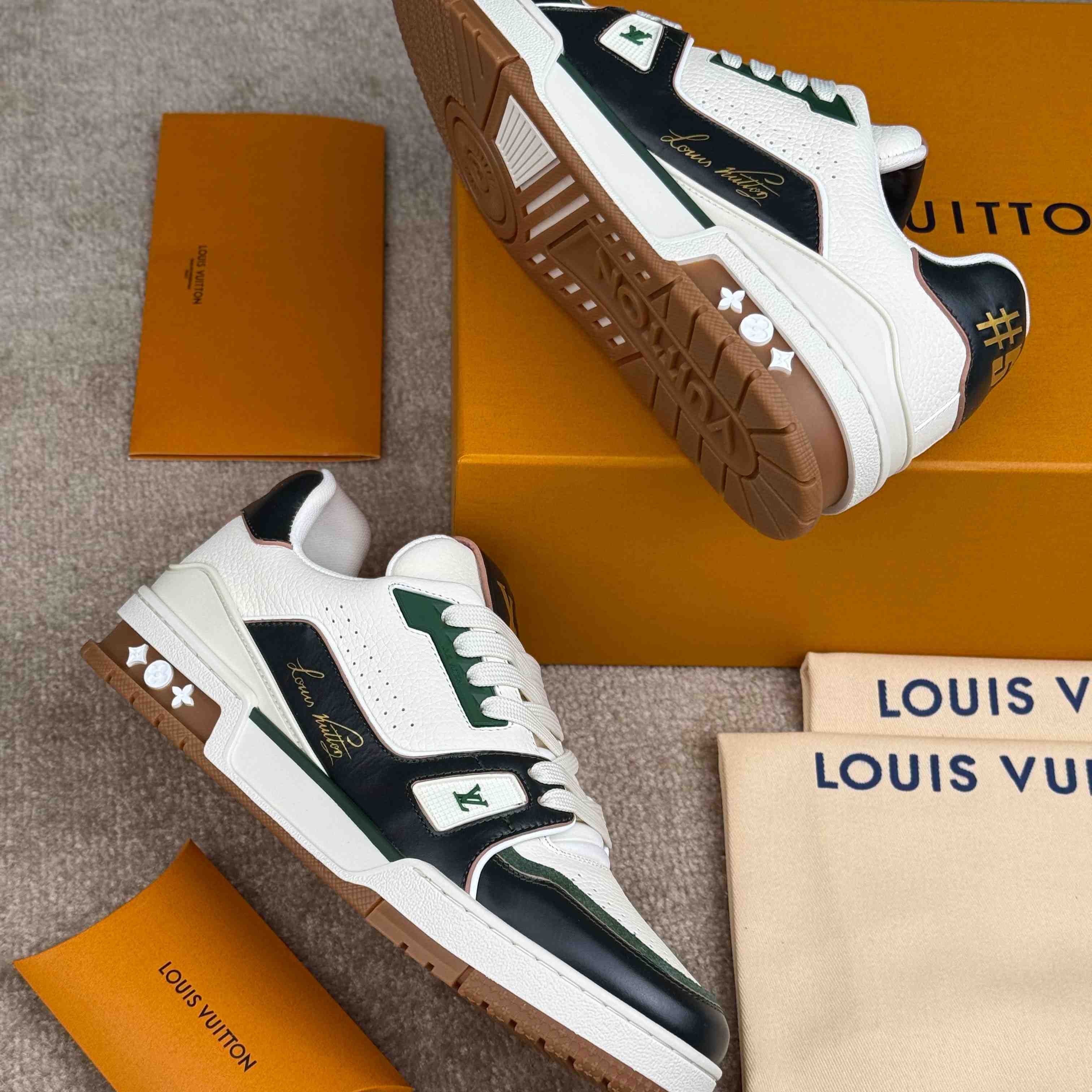 Louis Vuitton LV Trainer Sneaker  1AKB9I - DesignerGu