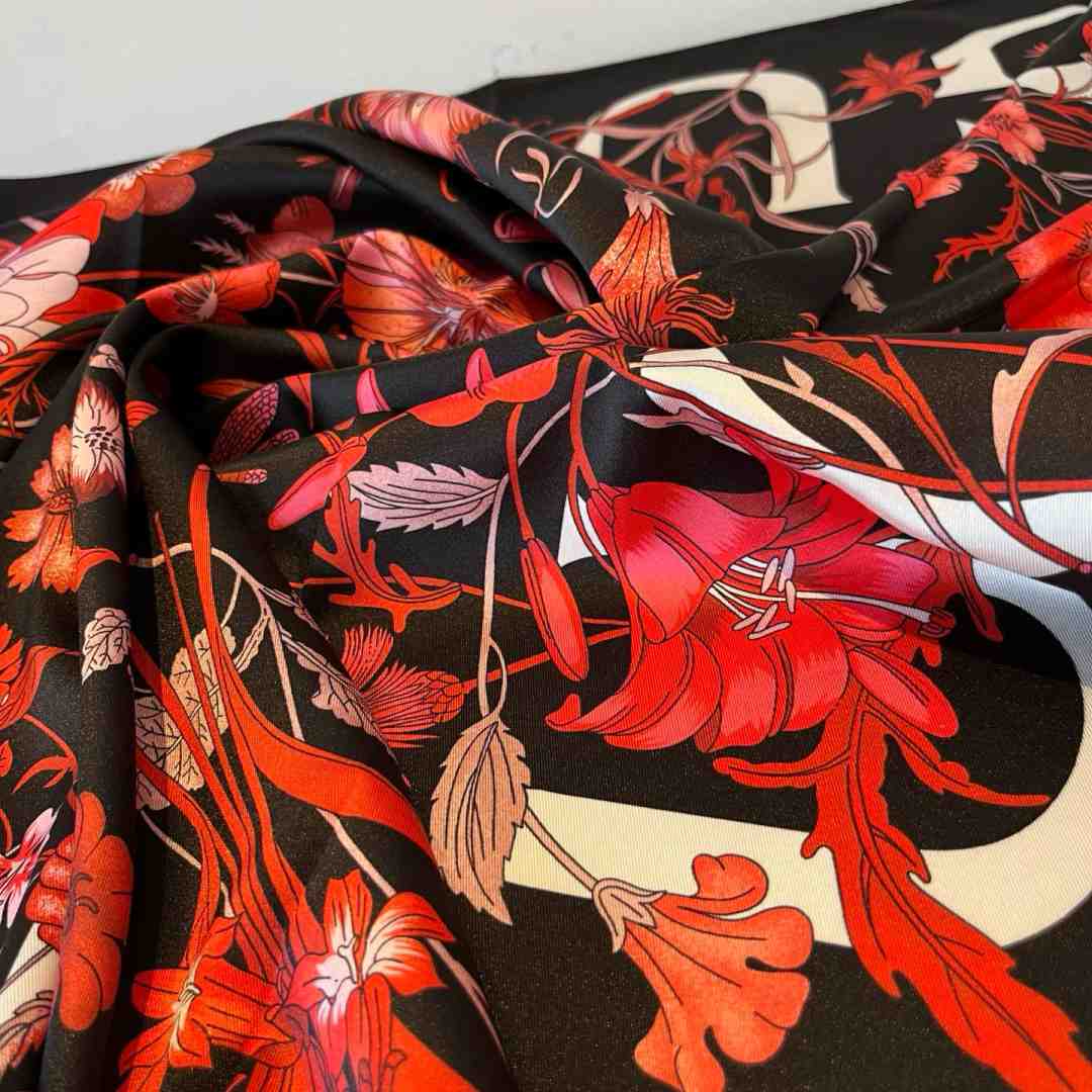 Gucci Floral Print Silk Carré Silk - DesignerGu