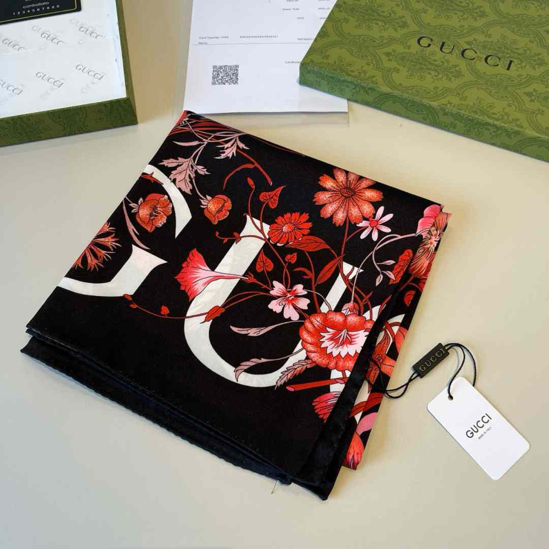 Gucci Floral Print Silk Carré Silk - DesignerGu