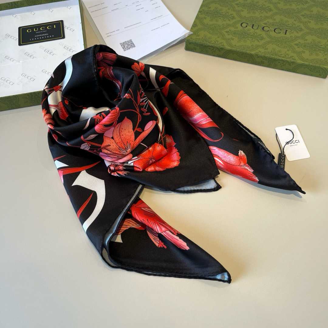 Gucci Floral Print Silk Carré Silk - DesignerGu