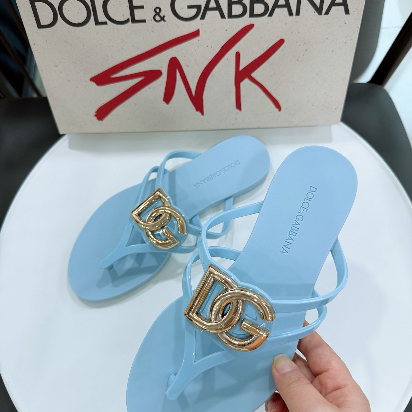 Dolce & Gabbana Rubber Beachwear Slides With Logo - DesignerGu