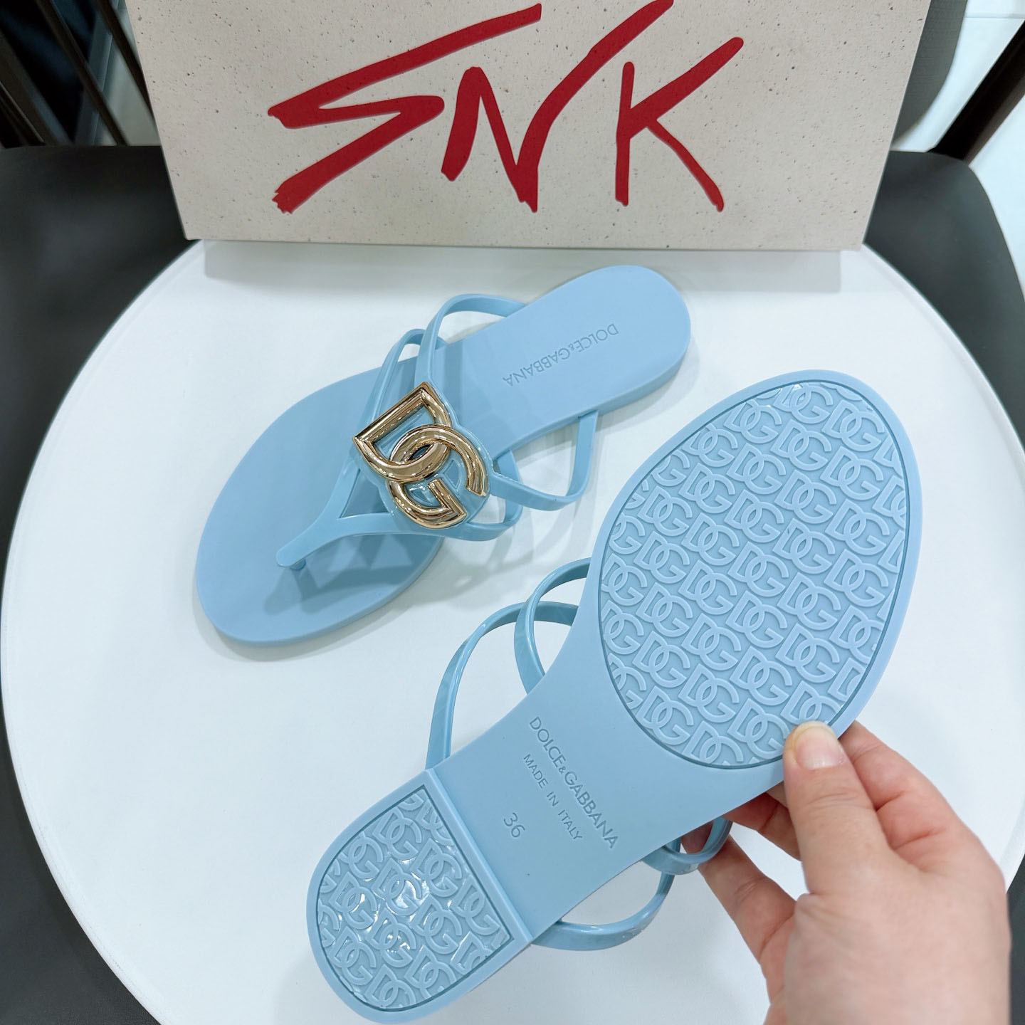 Dolce & Gabbana Rubber Beachwear Slides With Logo - DesignerGu