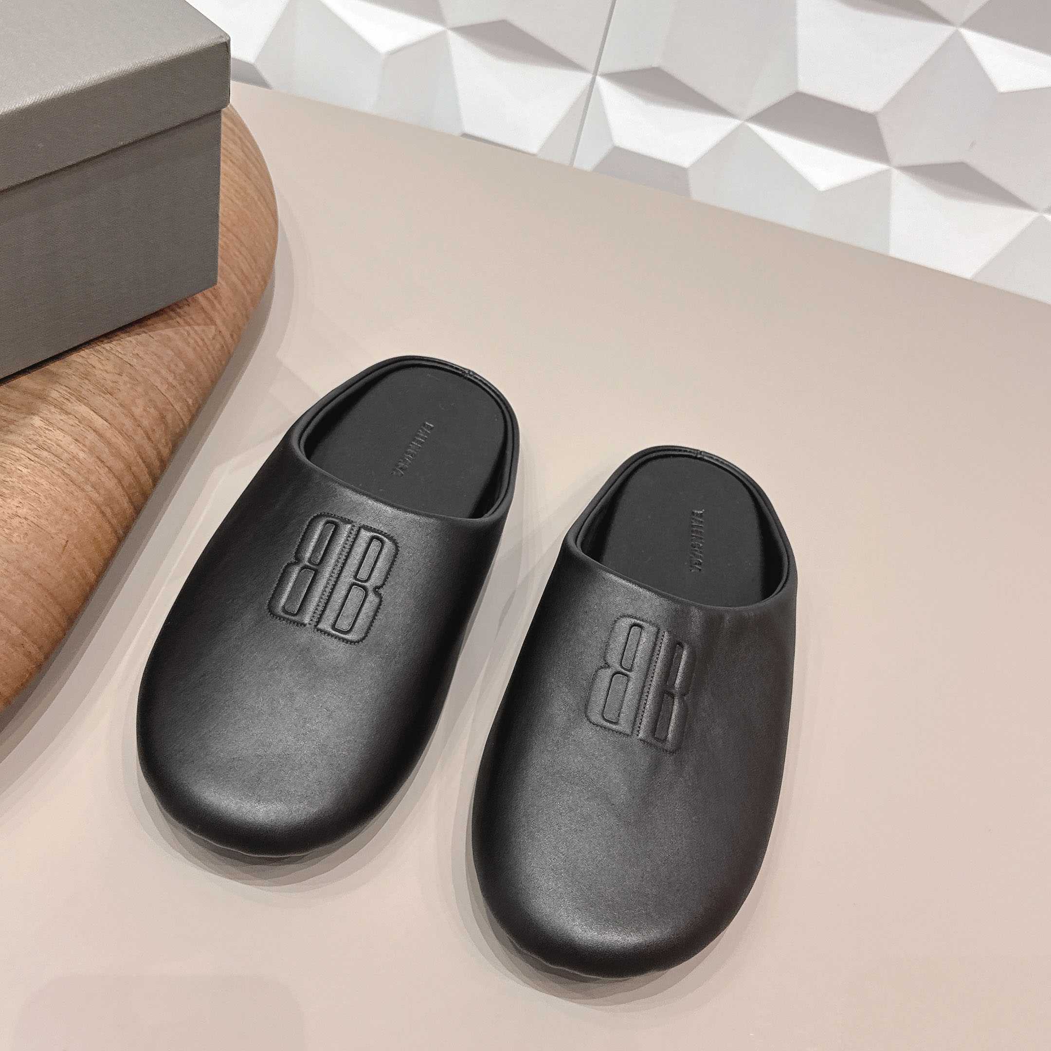 Balenciaga Château Flat Mules - DesignerGu