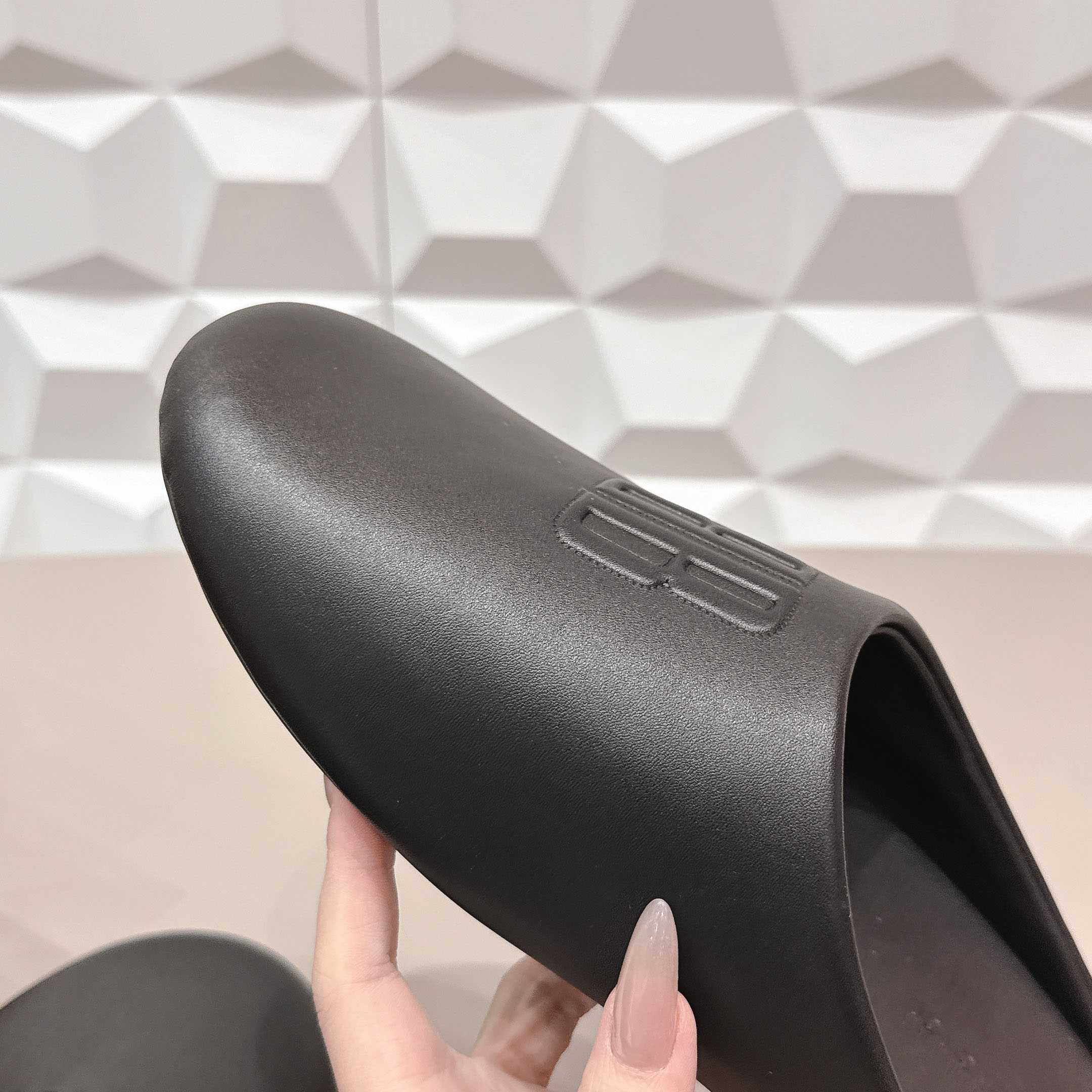 Balenciaga Château Flat Mules - DesignerGu