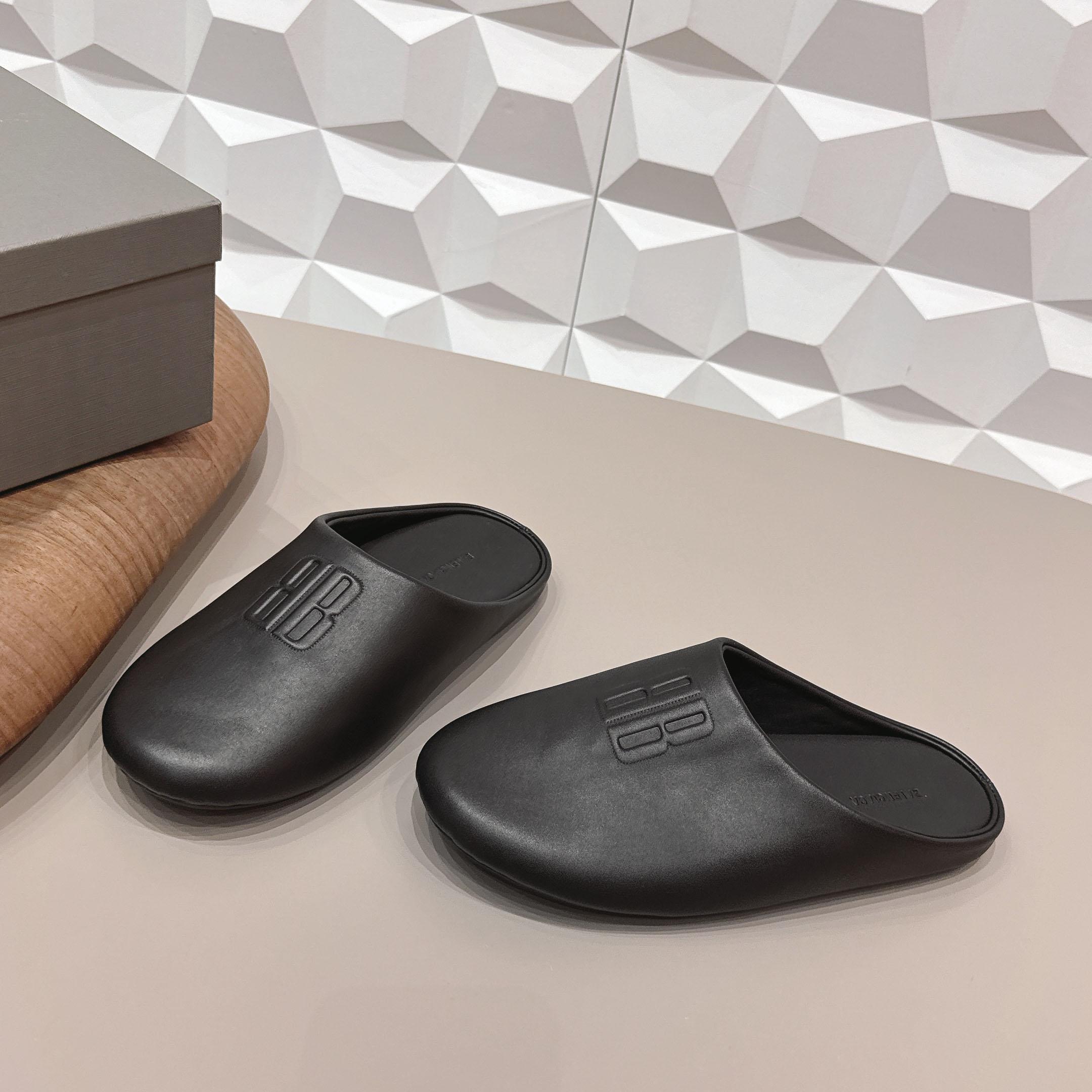 Balenciaga Château Flat Mules - DesignerGu