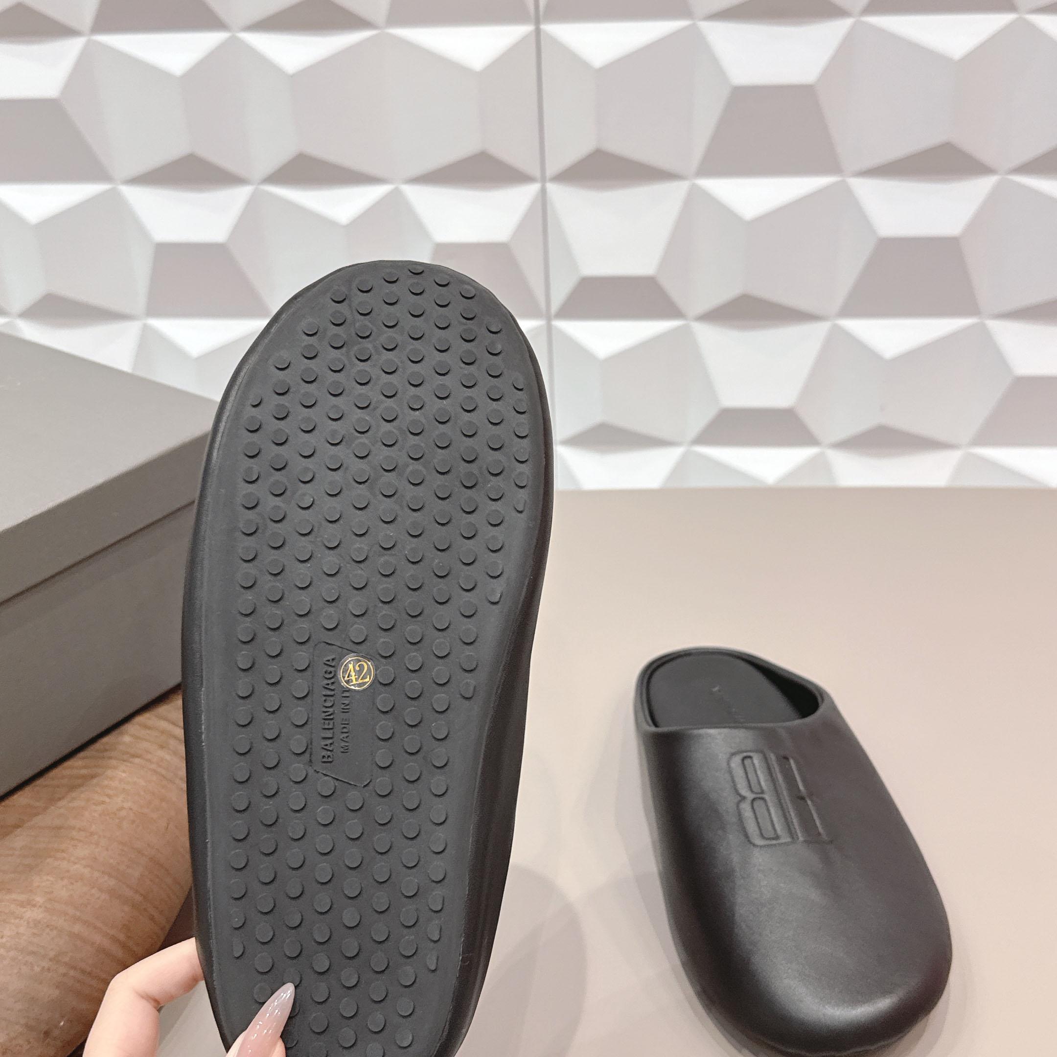 Balenciaga Château Flat Mules - DesignerGu
