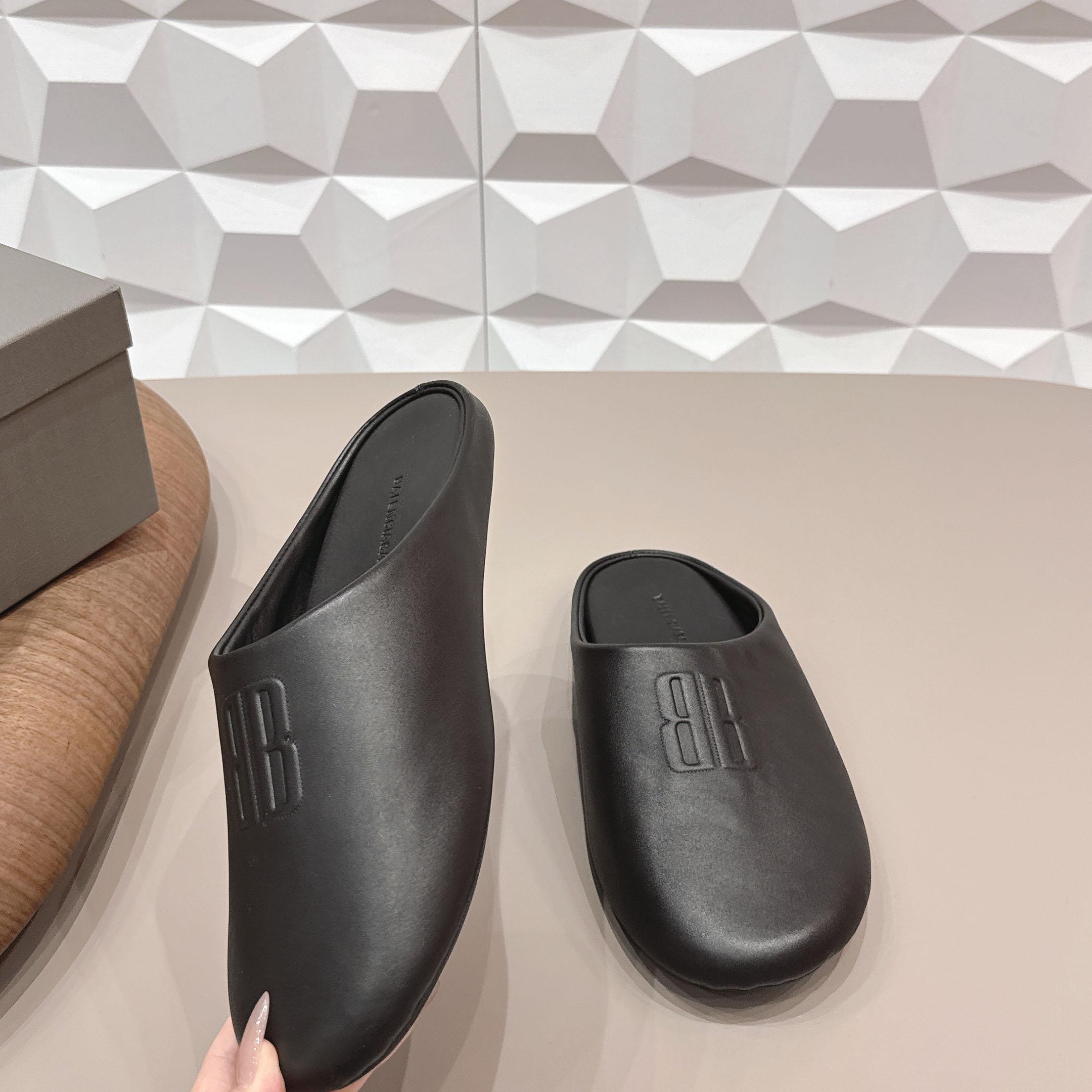 Balenciaga Château Flat Mules - DesignerGu