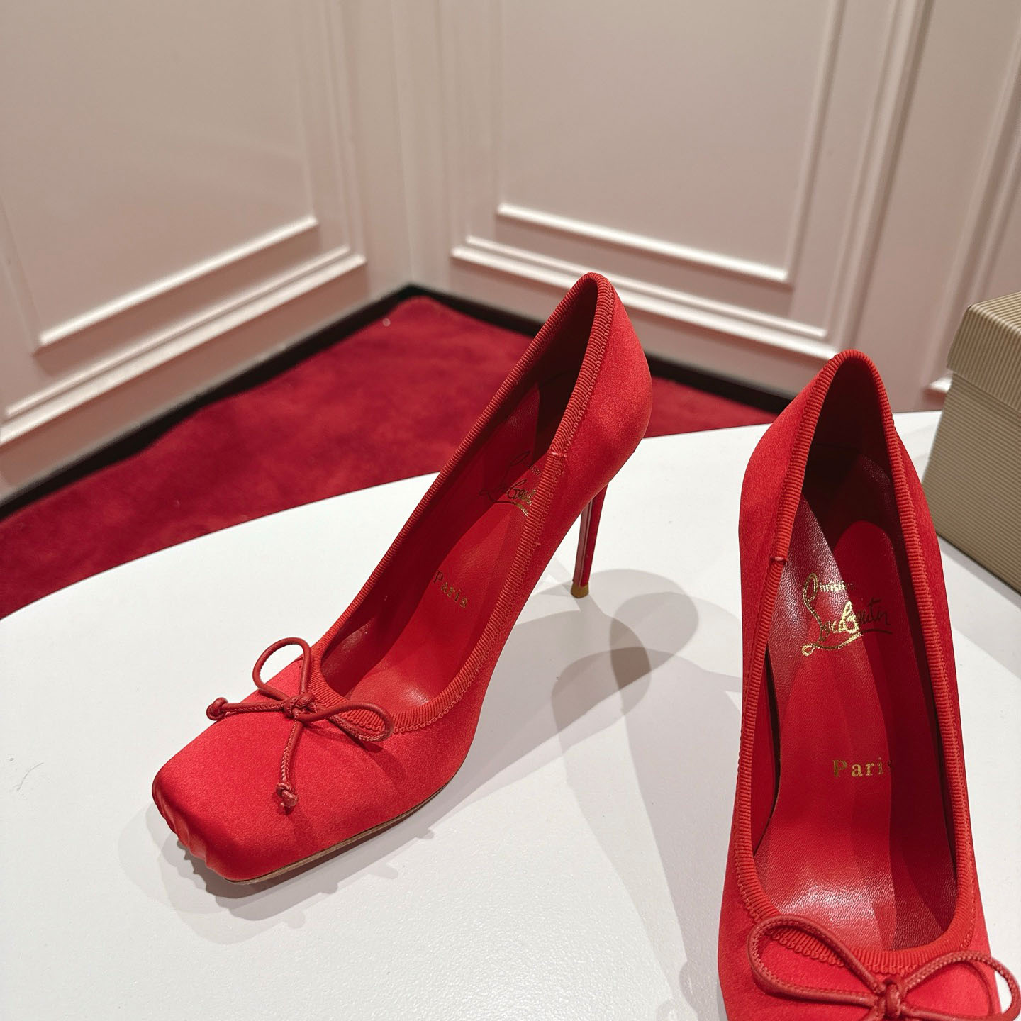 Christian Louboutin Cassia Nodo 100 mm Pumps  Crepe Satin - DesignerGu