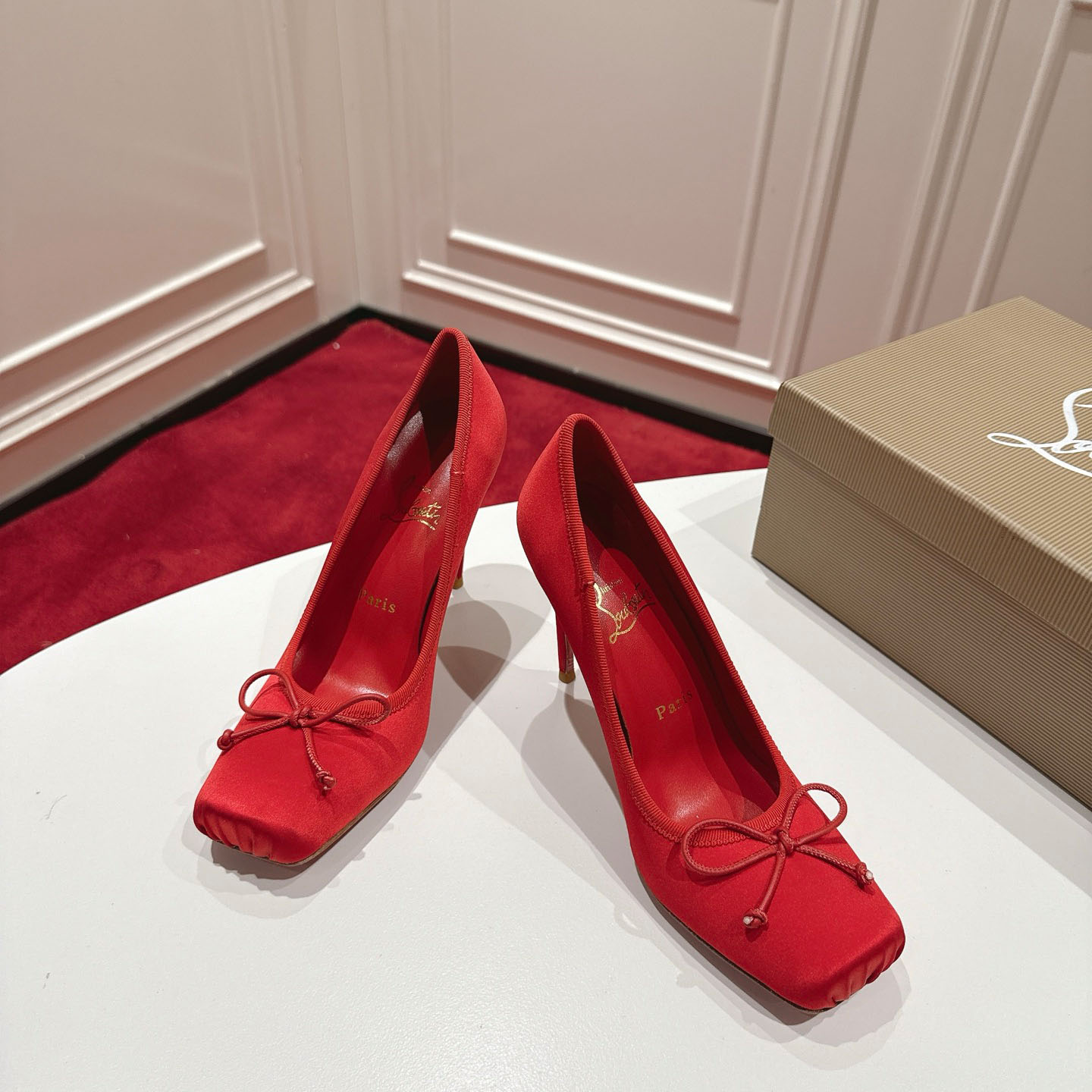 Christian Louboutin Cassia Nodo 100 mm Pumps  Crepe Satin - DesignerGu