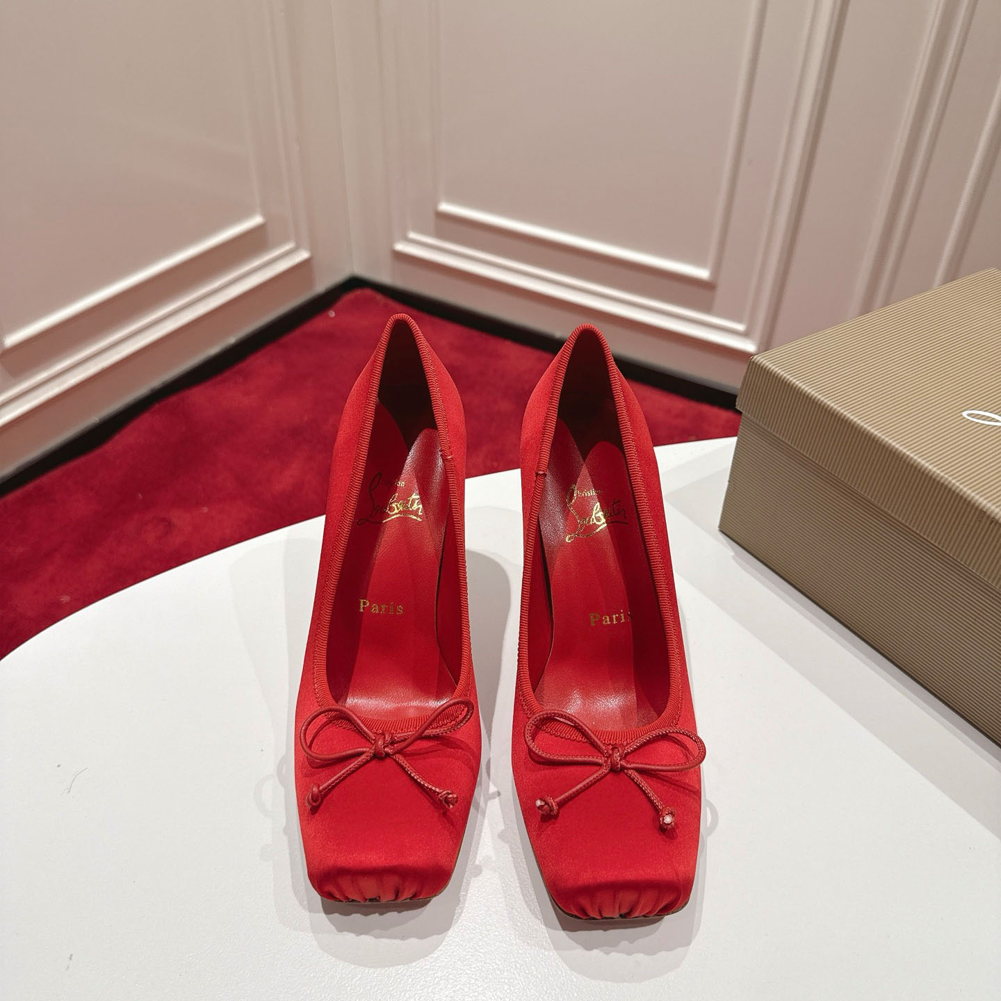 Christian Louboutin Cassia Nodo 100 mm Pumps  Crepe Satin - DesignerGu