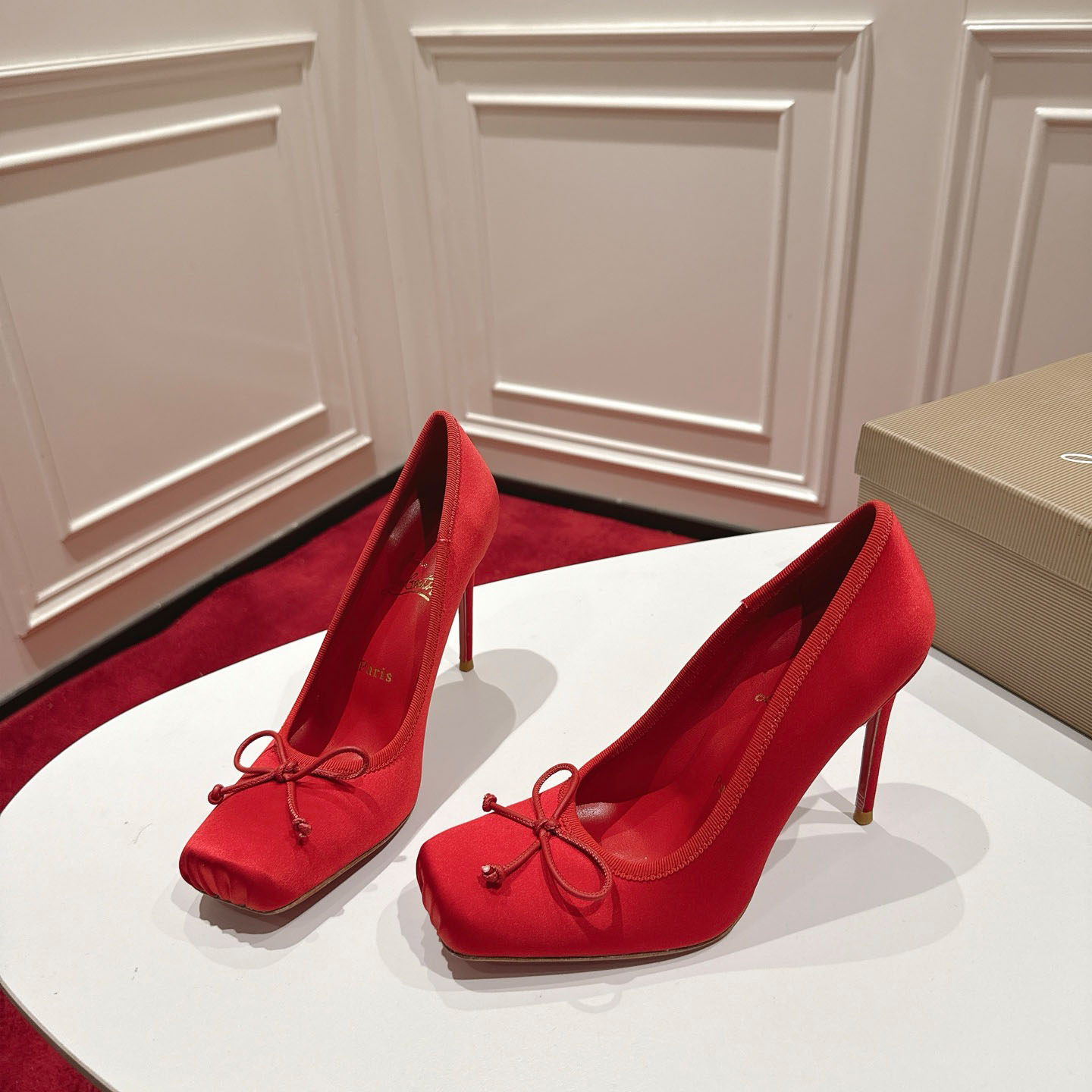Christian Louboutin Cassia Nodo 100 mm Pumps  Crepe Satin - DesignerGu