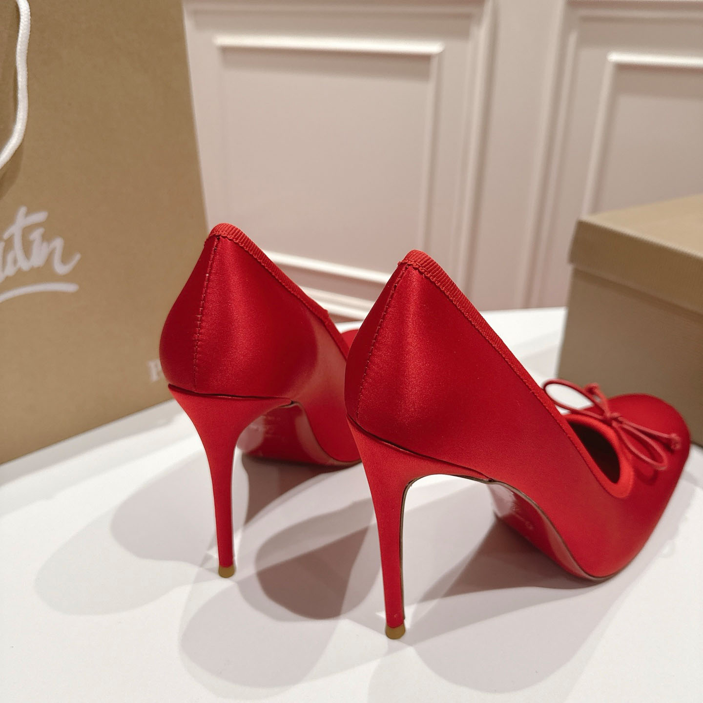 Christian Louboutin Cassia Nodo 100 mm Pumps  Crepe Satin - DesignerGu
