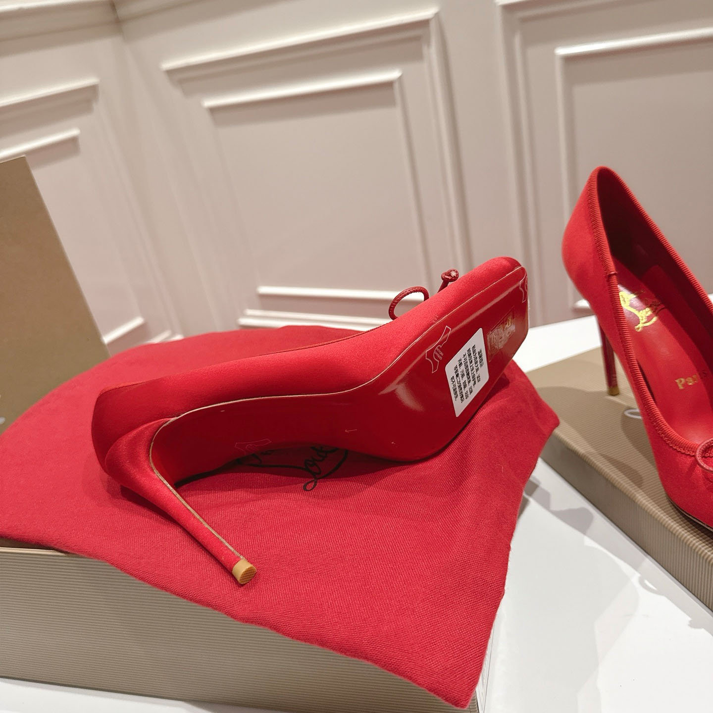 Christian Louboutin Cassia Nodo 100 mm Pumps  Crepe Satin - DesignerGu