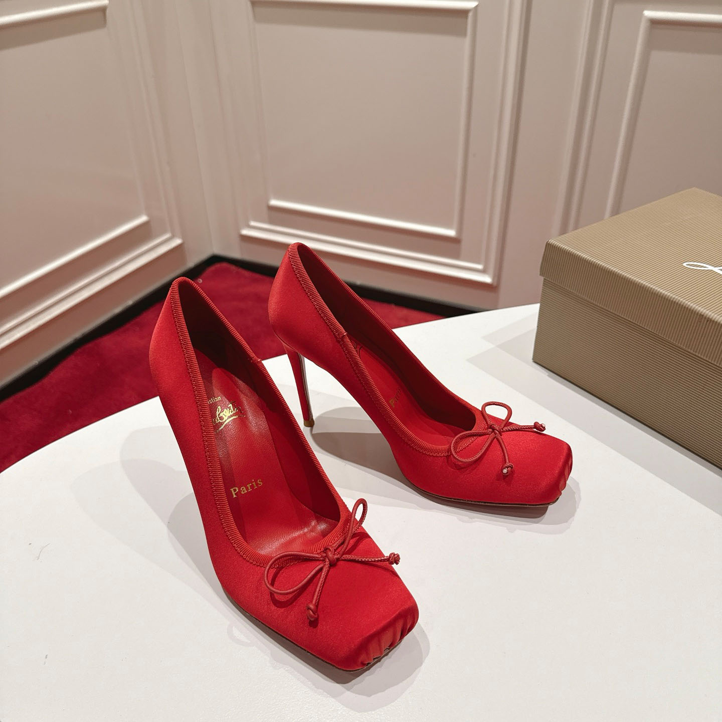 Christian Louboutin Cassia Nodo 100 mm Pumps  Crepe Satin - DesignerGu