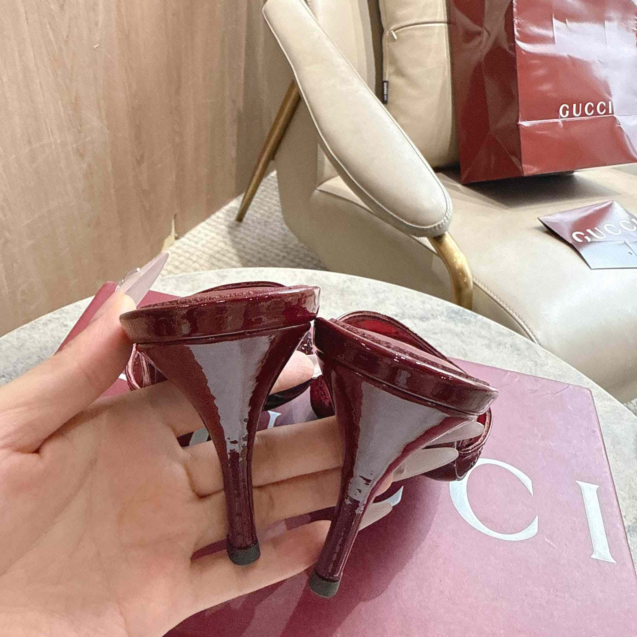 Gucci Women's crystal slide sandal - DesignerGu