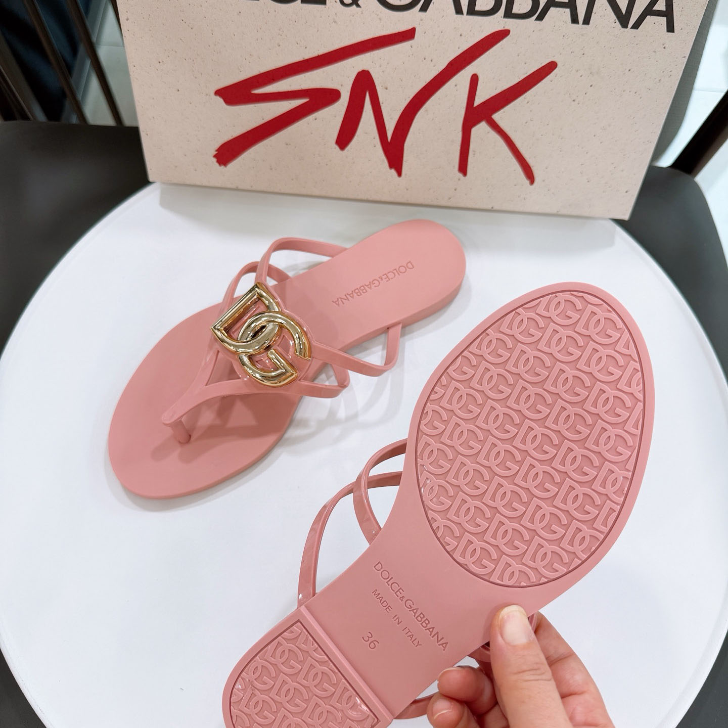 Dolce & Gabbana Rubber Beachwear Slides With Logo - DesignerGu