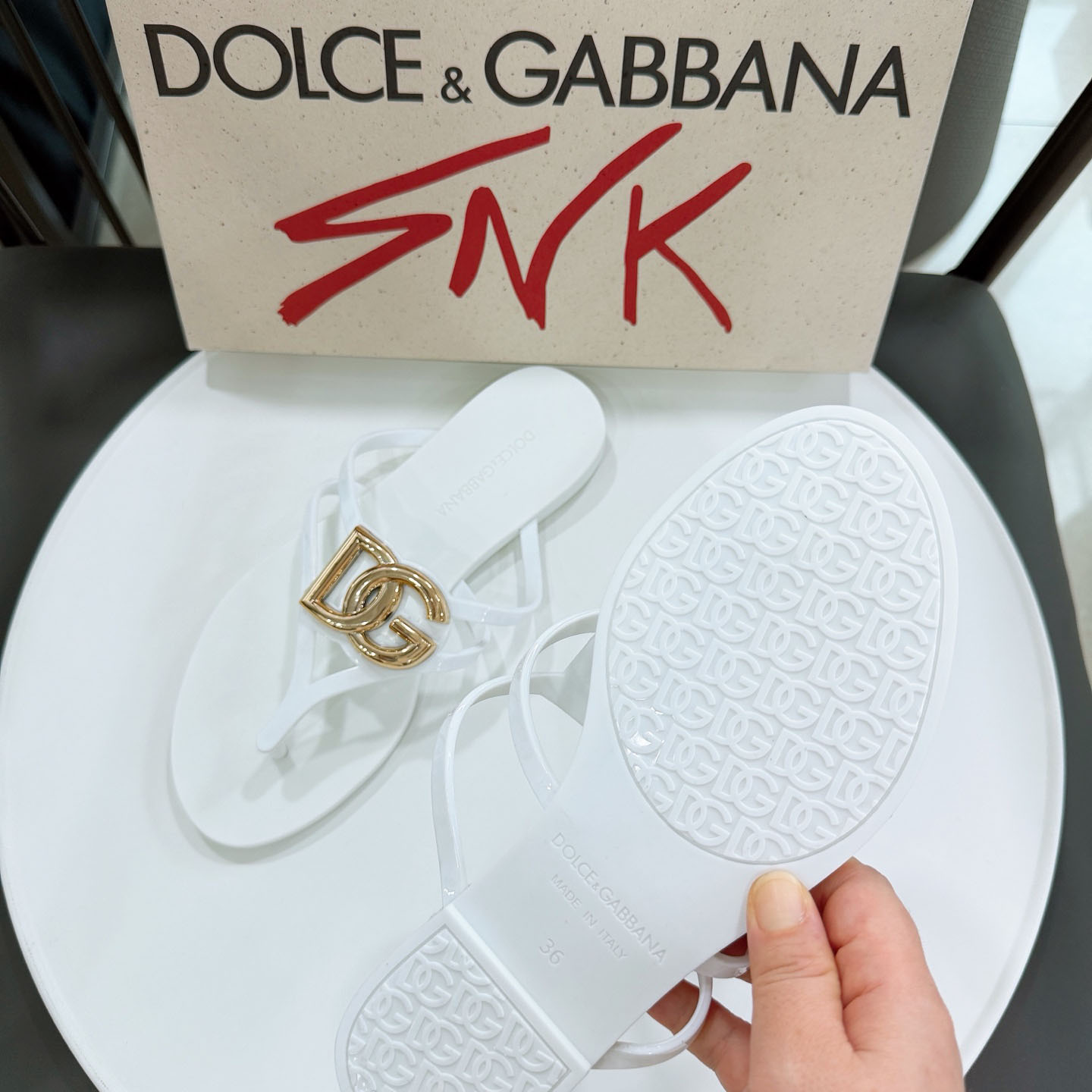 Dolce & Gabbana Rubber Beachwear Slides With Logo - DesignerGu