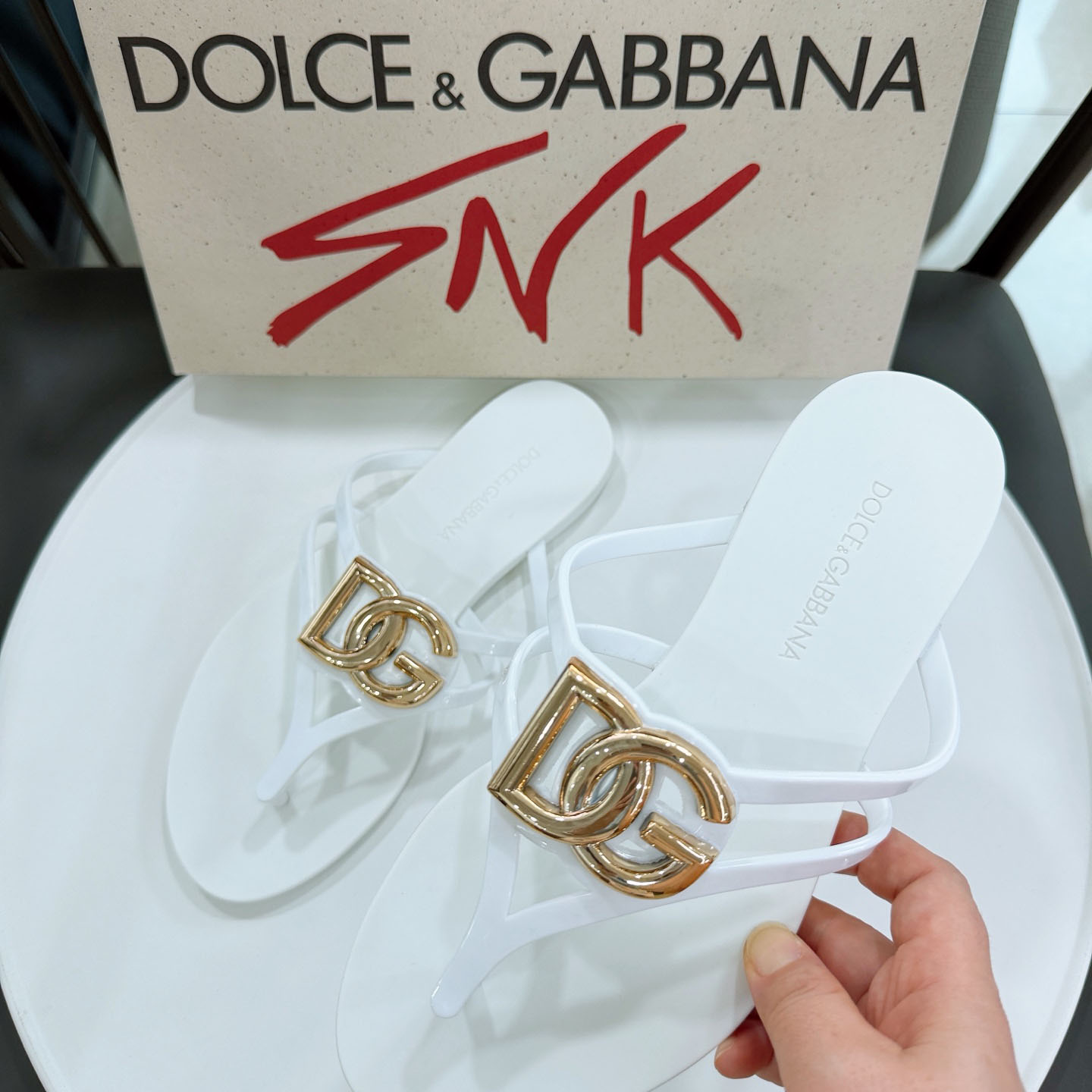 Dolce & Gabbana Rubber Beachwear Slides With Logo - DesignerGu
