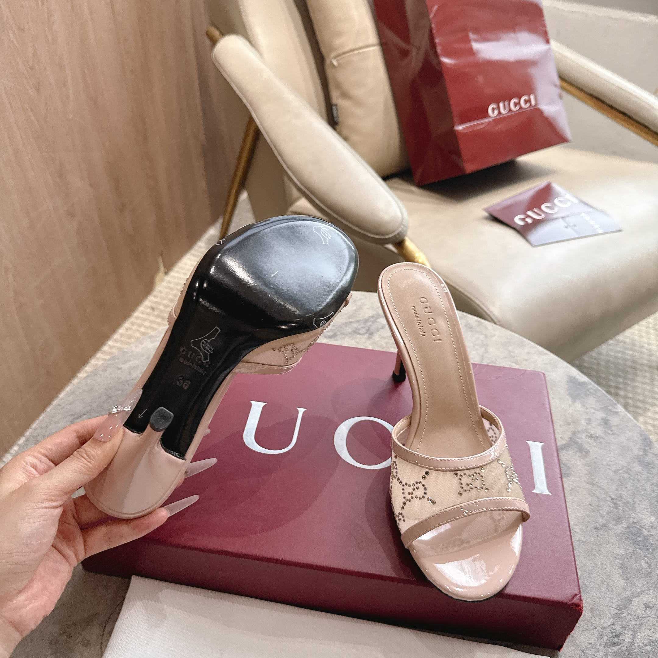 Gucci Women's crystal slide sandal - DesignerGu