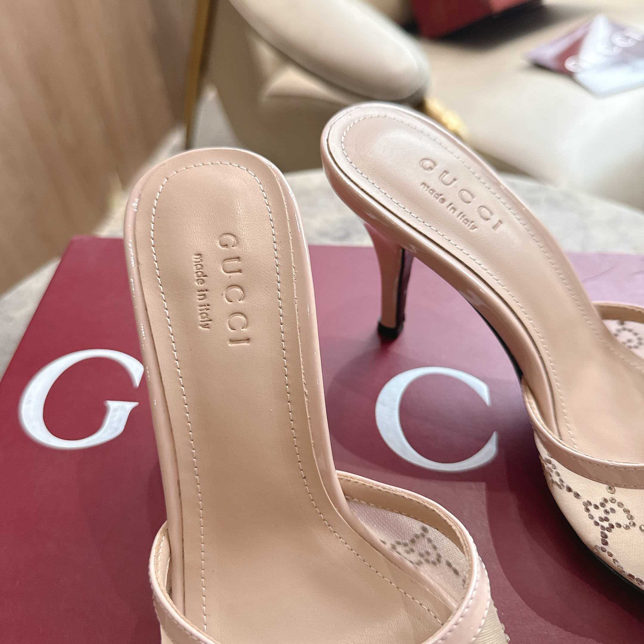 Gucci Women's crystal slide sandal - DesignerGu