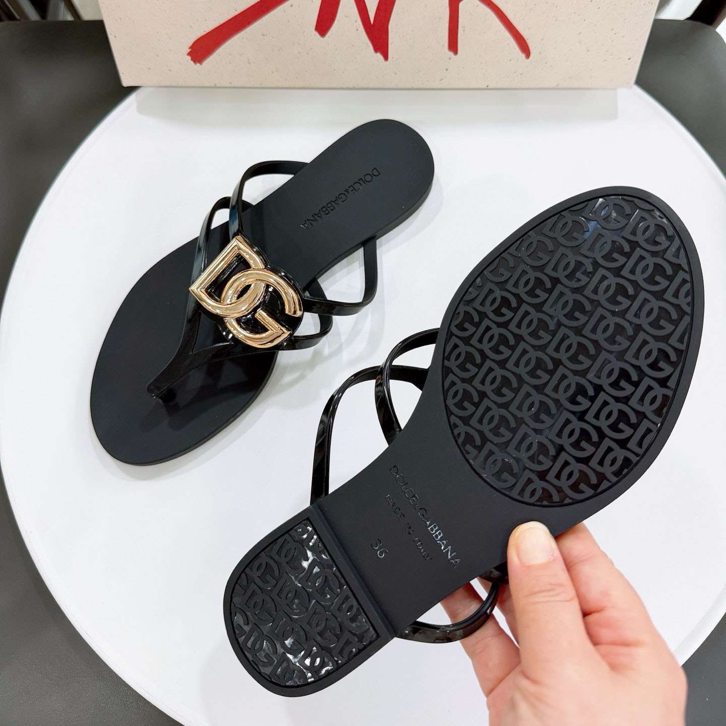 Dolce & Gabbana Rubber Beachwear Slides With Logo - DesignerGu