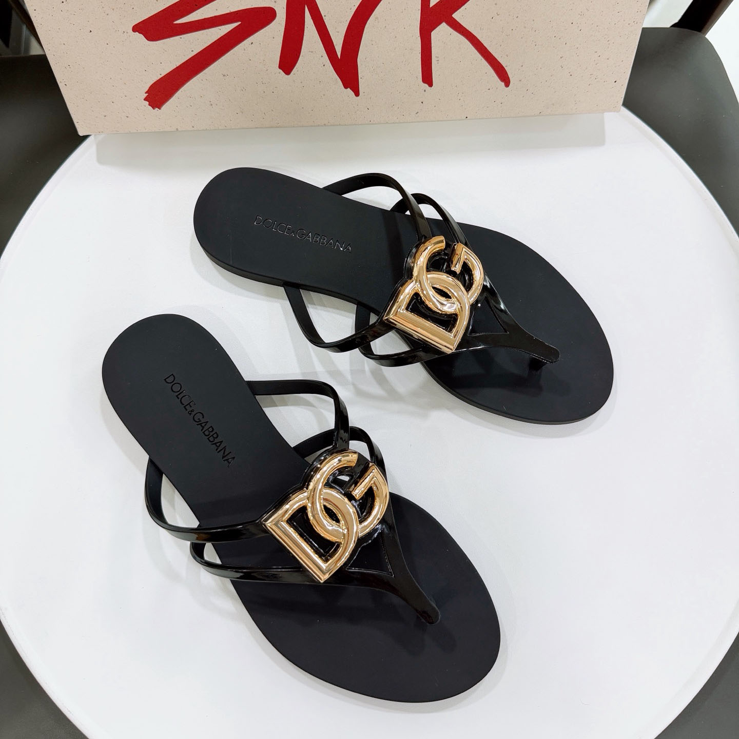 Dolce & Gabbana Rubber Beachwear Slides With Logo - DesignerGu