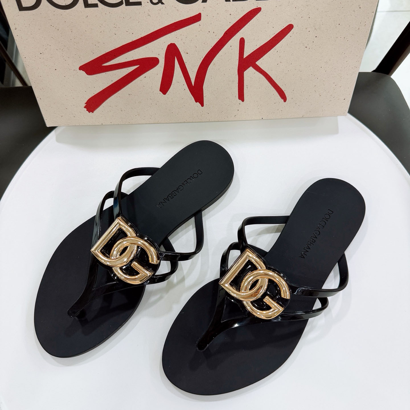 Dolce & Gabbana Rubber Beachwear Slides With Logo - DesignerGu