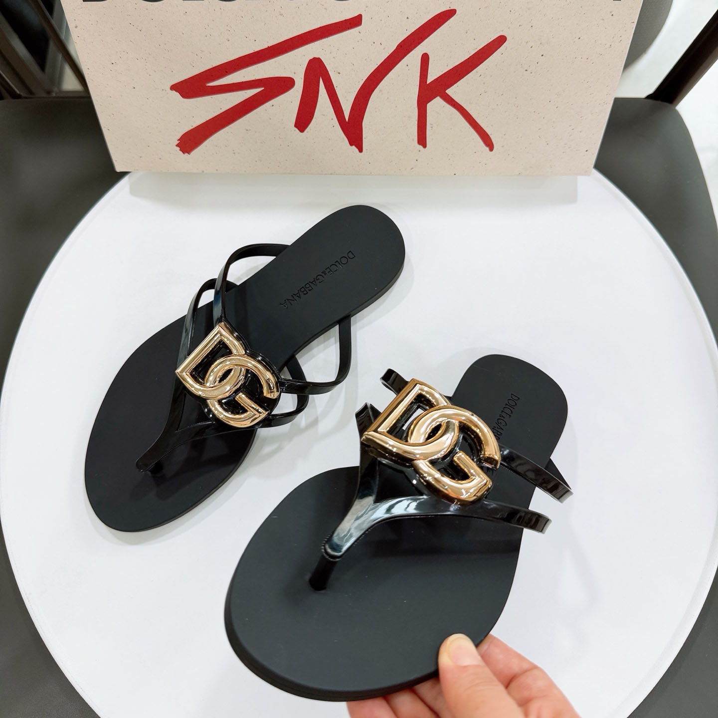 Dolce & Gabbana Rubber Beachwear Slides With Logo - DesignerGu