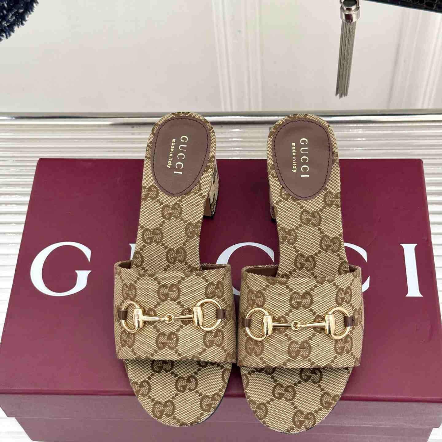 Gucci Women's slide sandal with Horsebit - DesignerGu