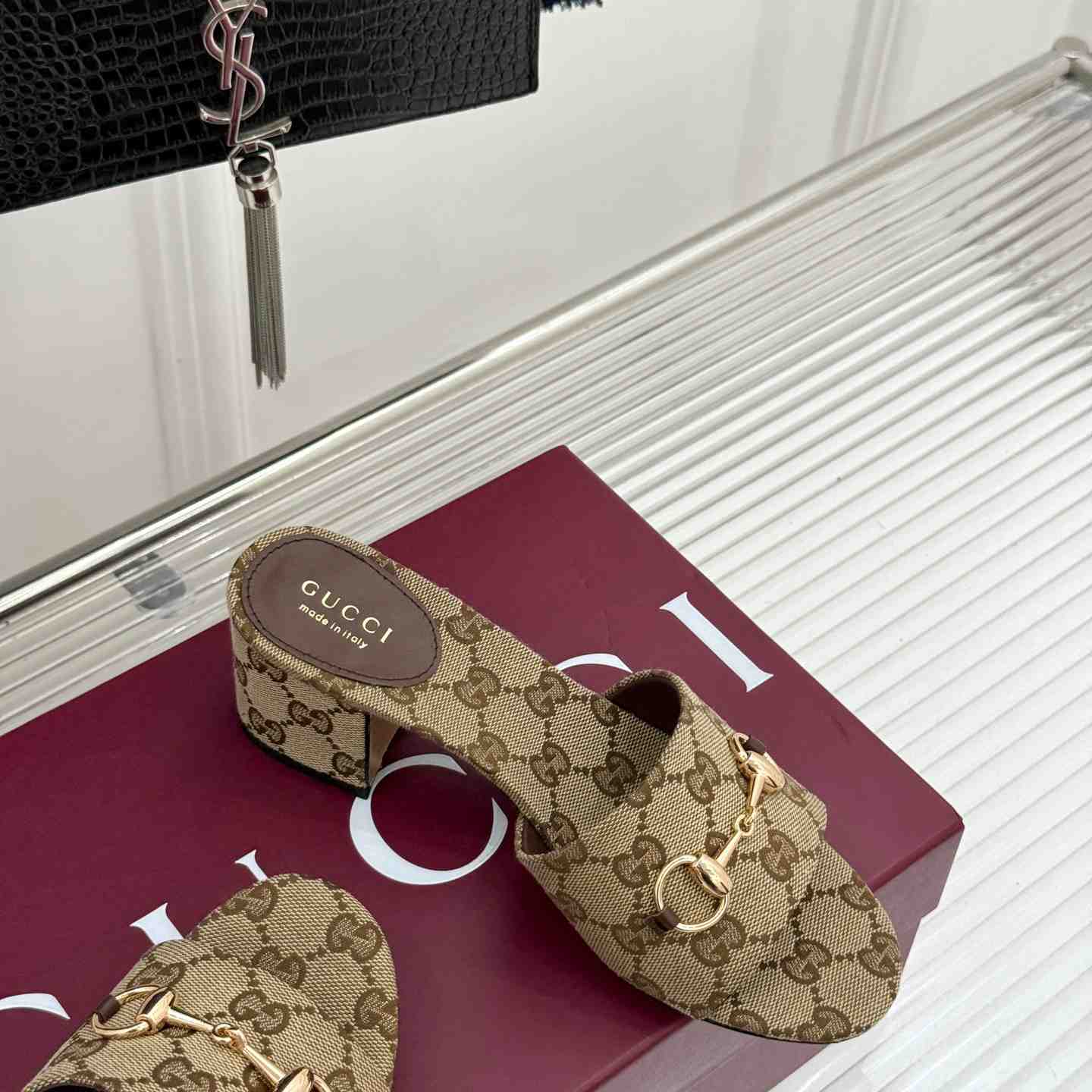 Gucci Women's slide sandal with Horsebit - DesignerGu