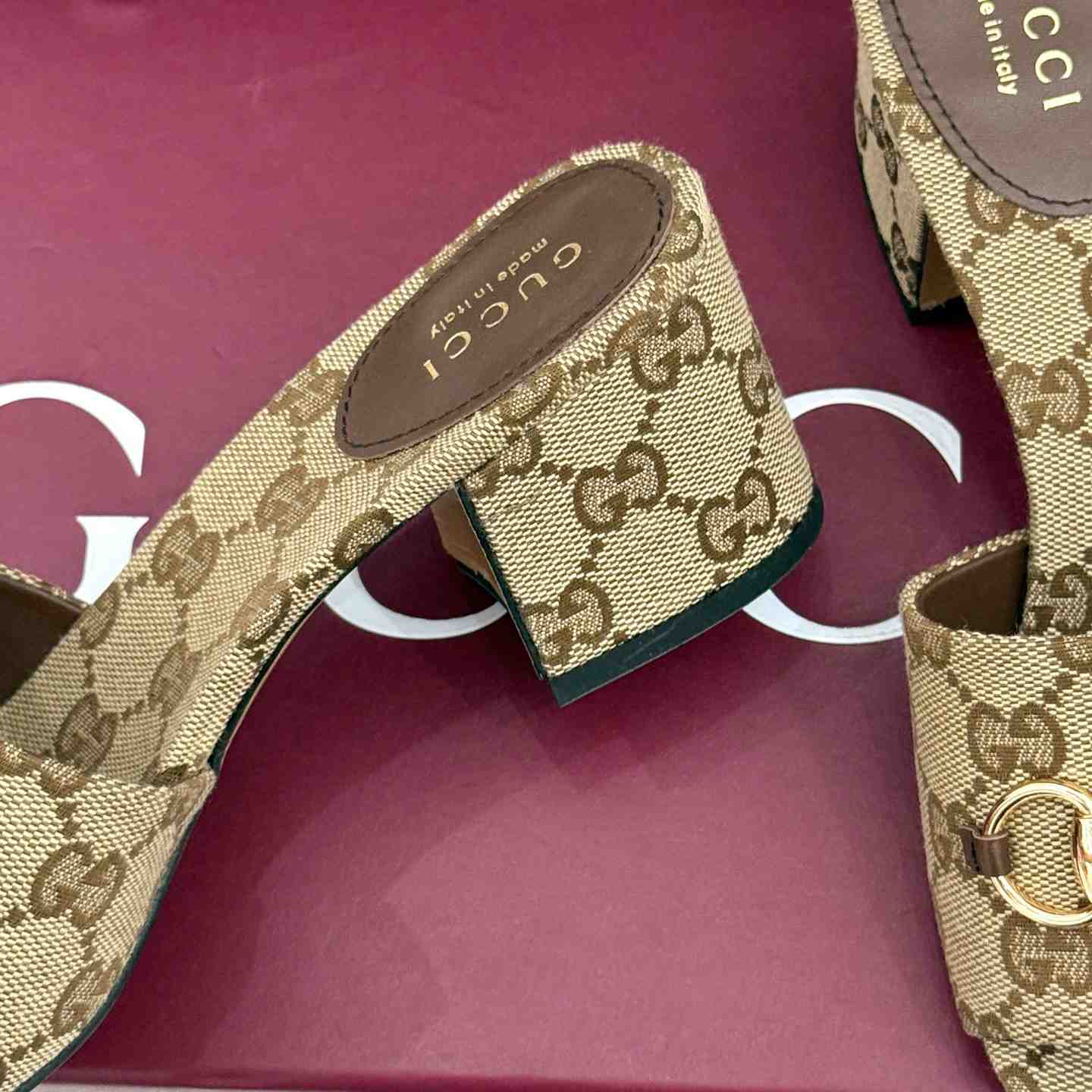 Gucci Women's slide sandal with Horsebit - DesignerGu