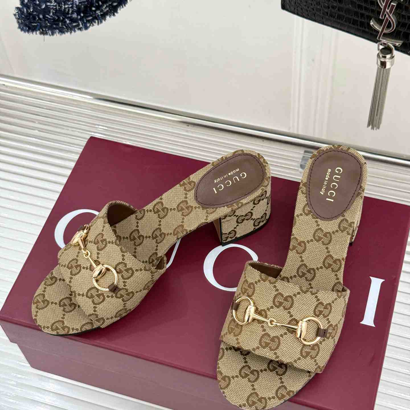 Gucci Women's slide sandal with Horsebit - DesignerGu