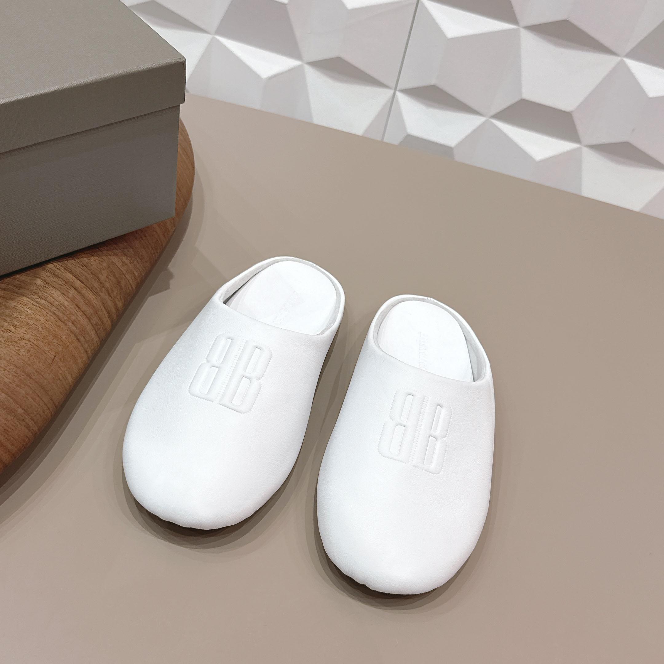 Balenciaga Château Flat Mules - DesignerGu