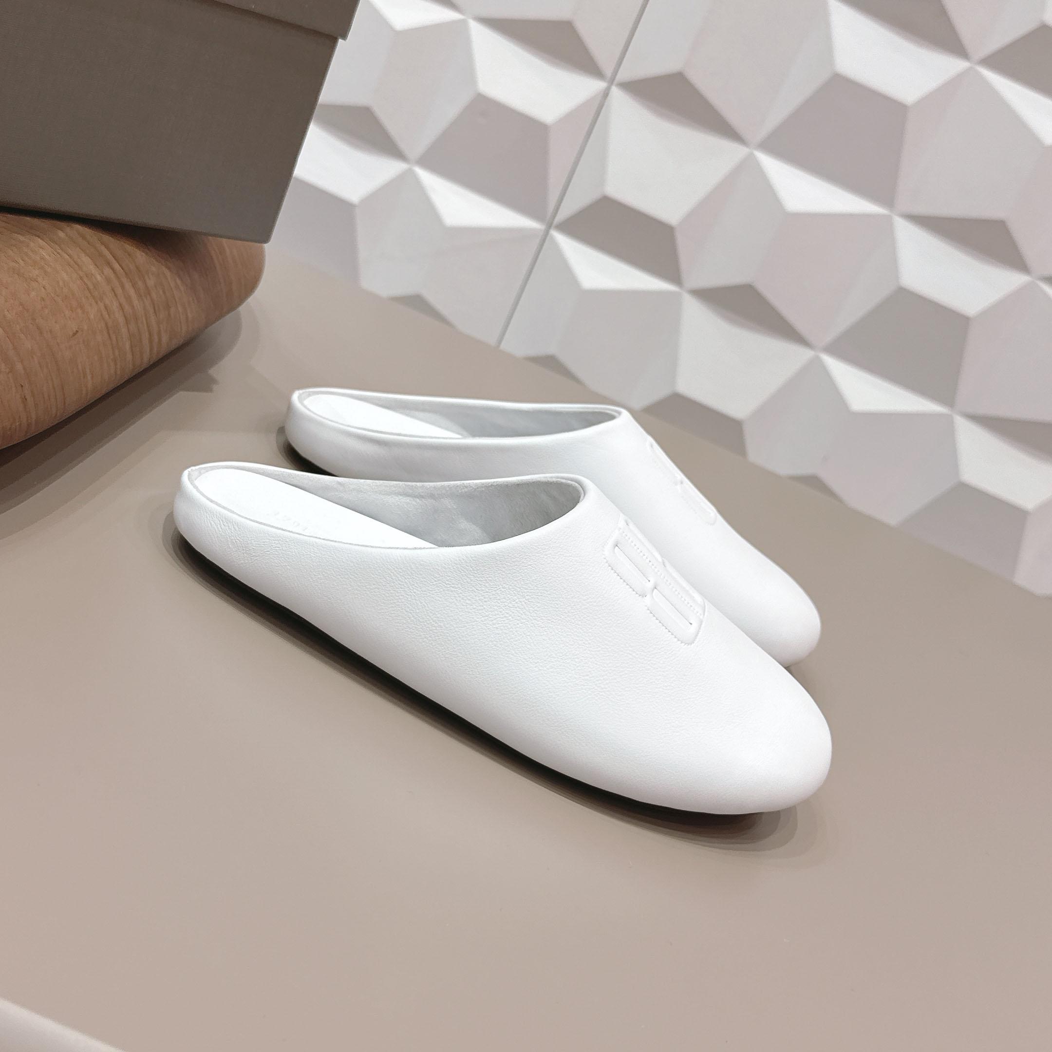 Balenciaga Château Flat Mules - DesignerGu