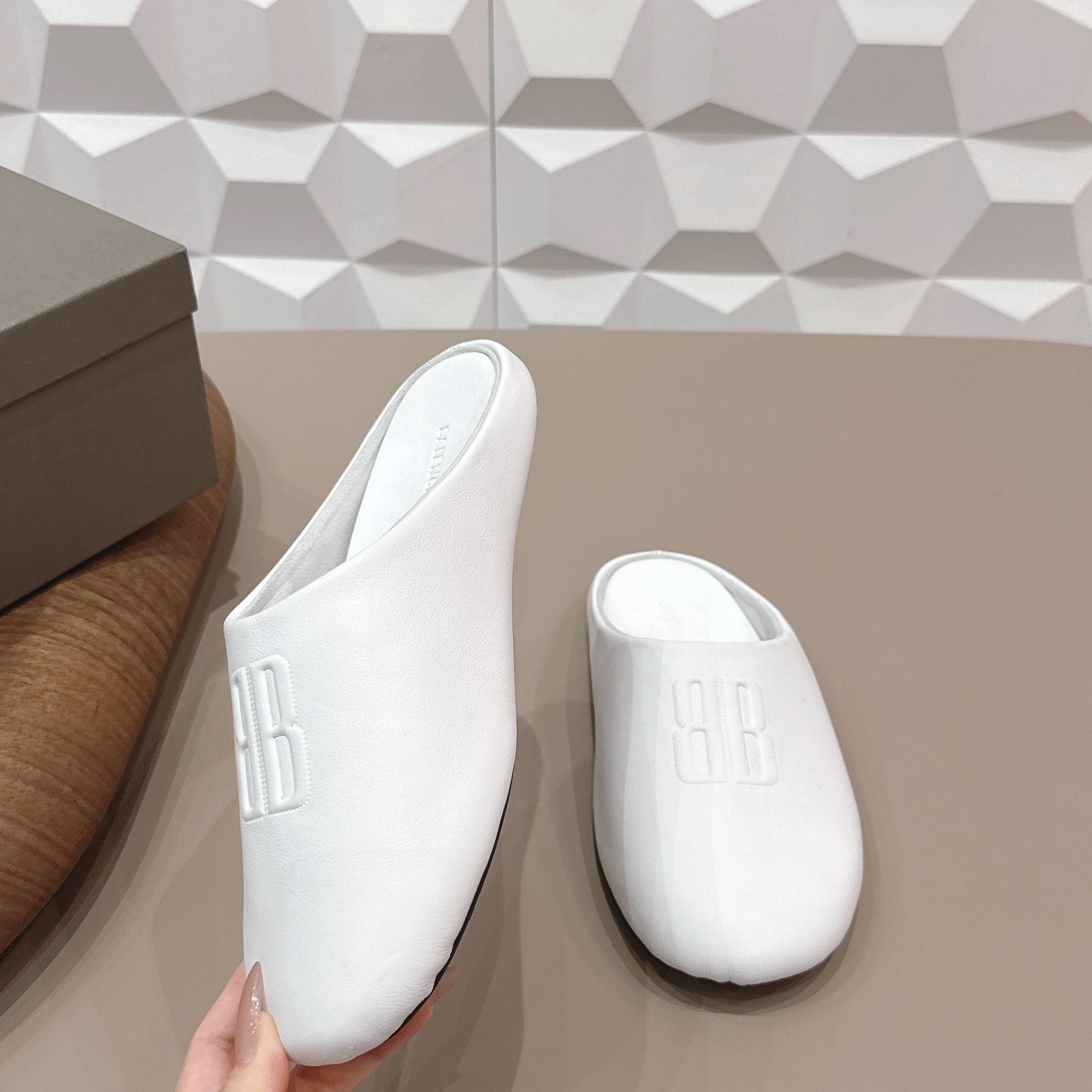 Balenciaga Château Flat Mules - DesignerGu