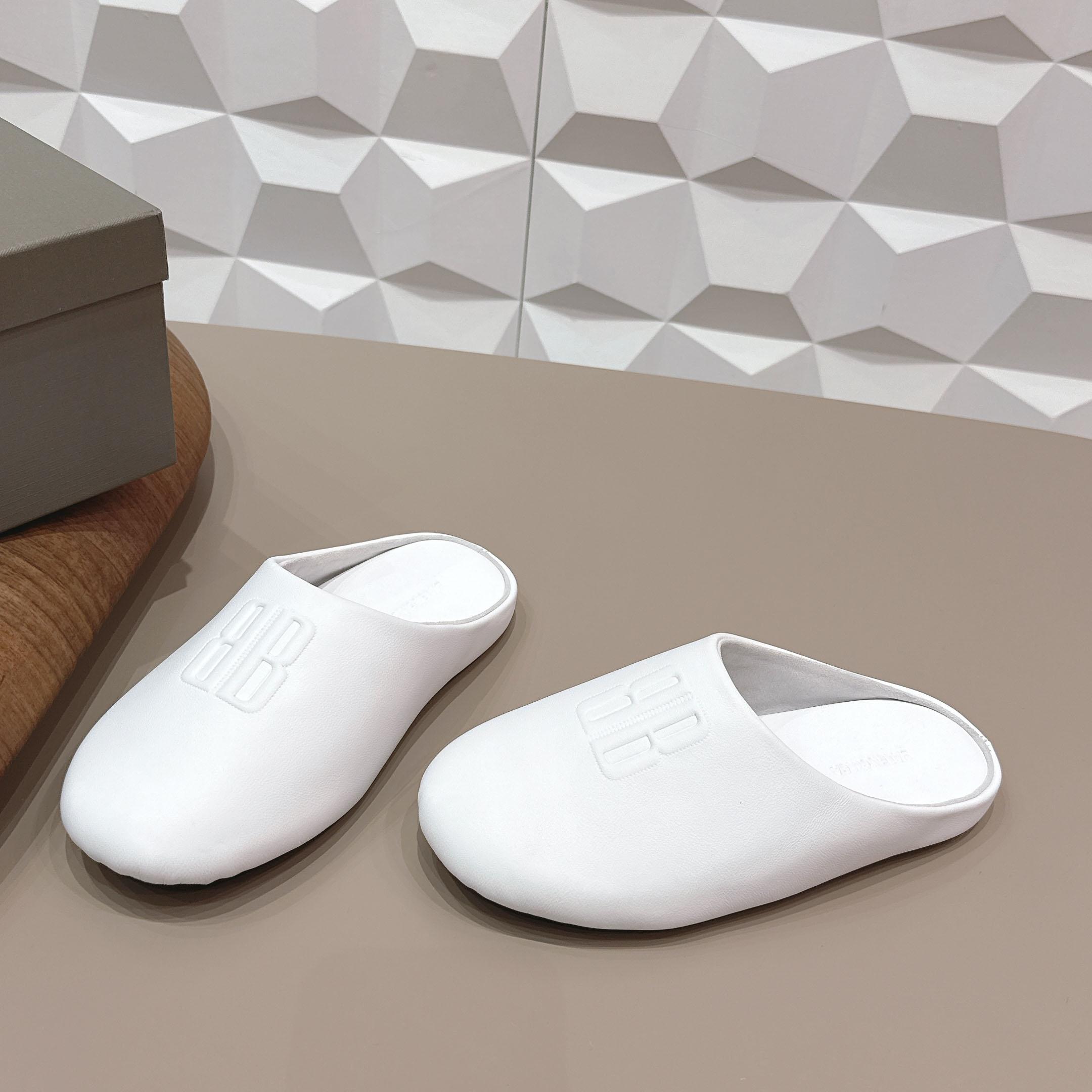 Balenciaga Château Flat Mules - DesignerGu