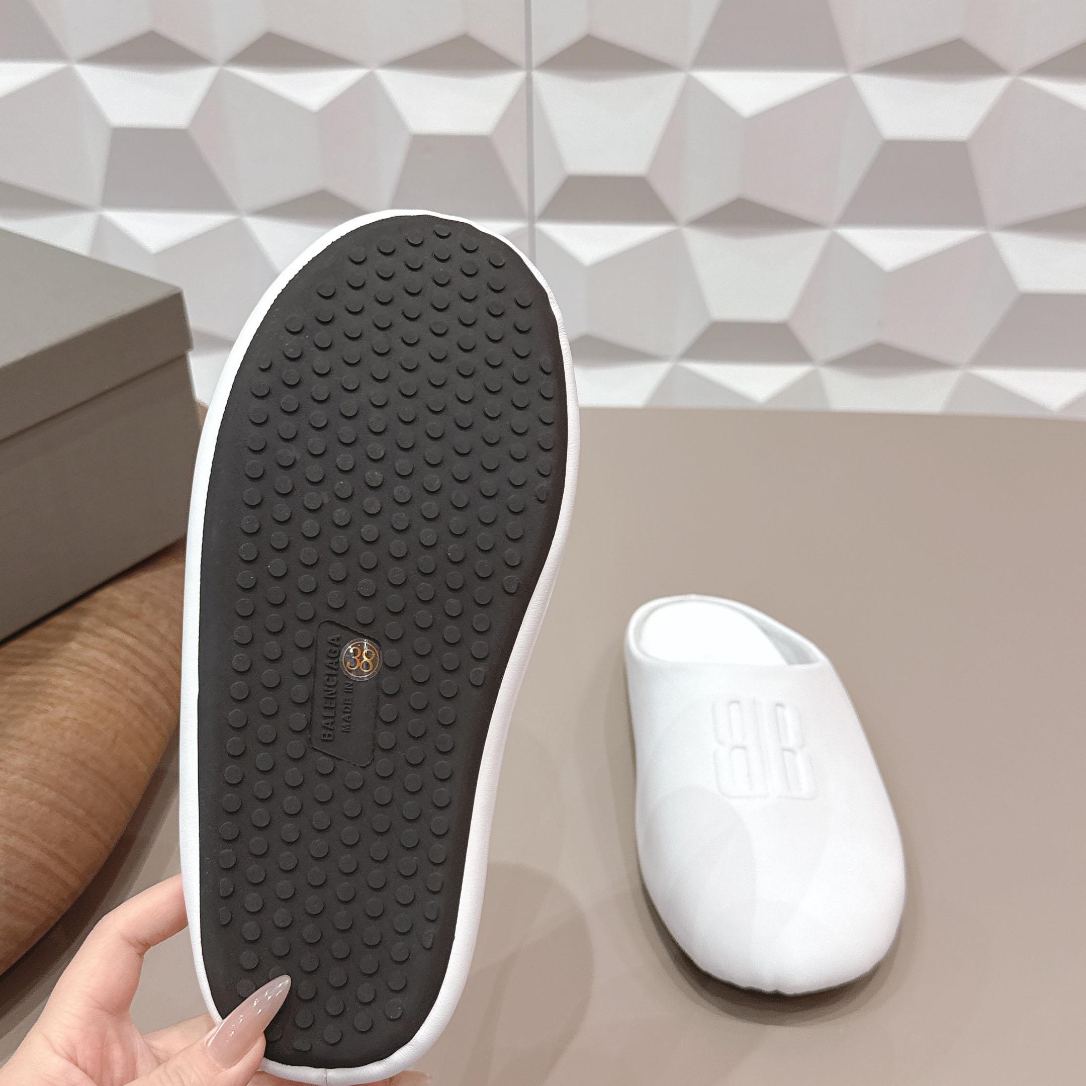 Balenciaga Château Flat Mules - DesignerGu