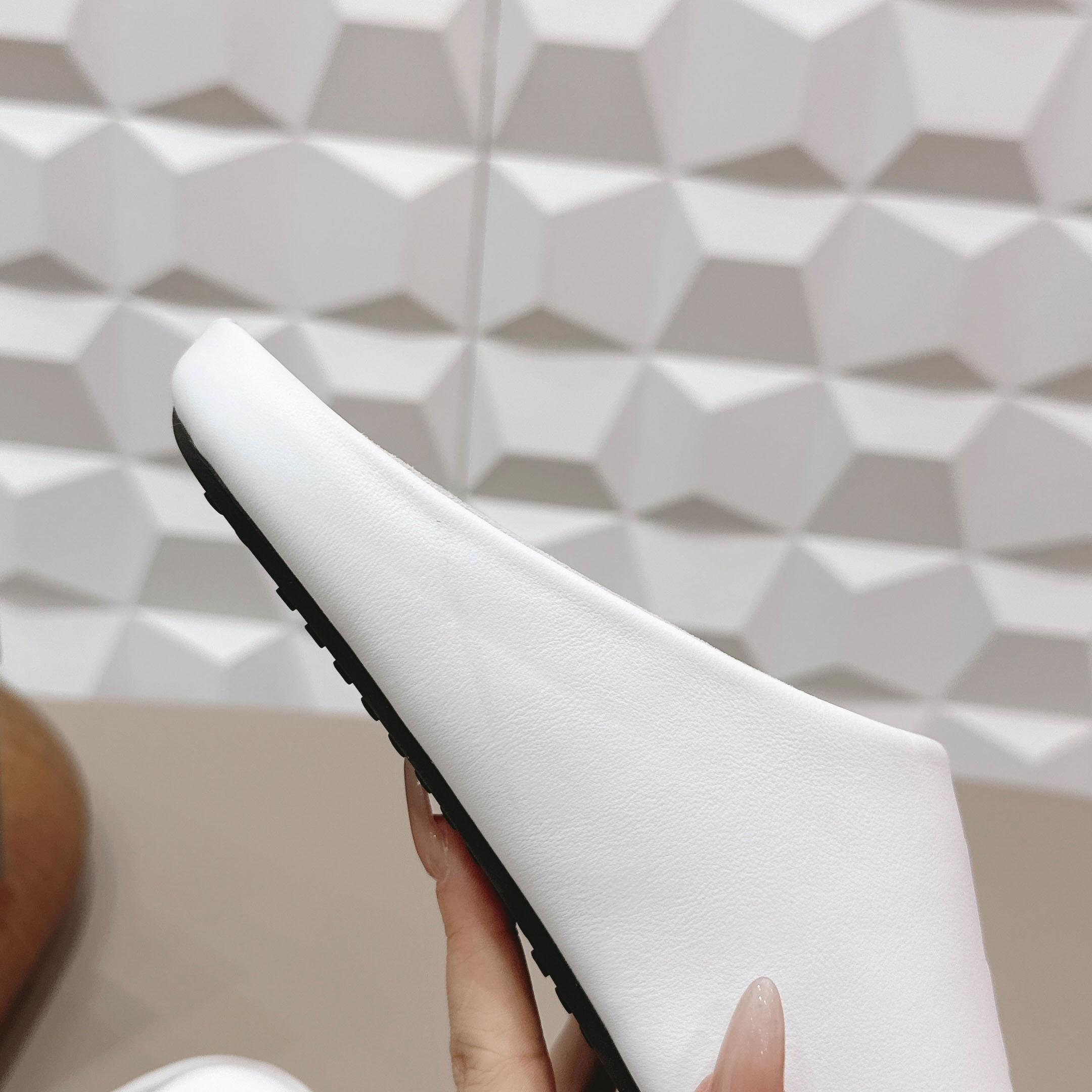 Balenciaga Château Flat Mules - DesignerGu