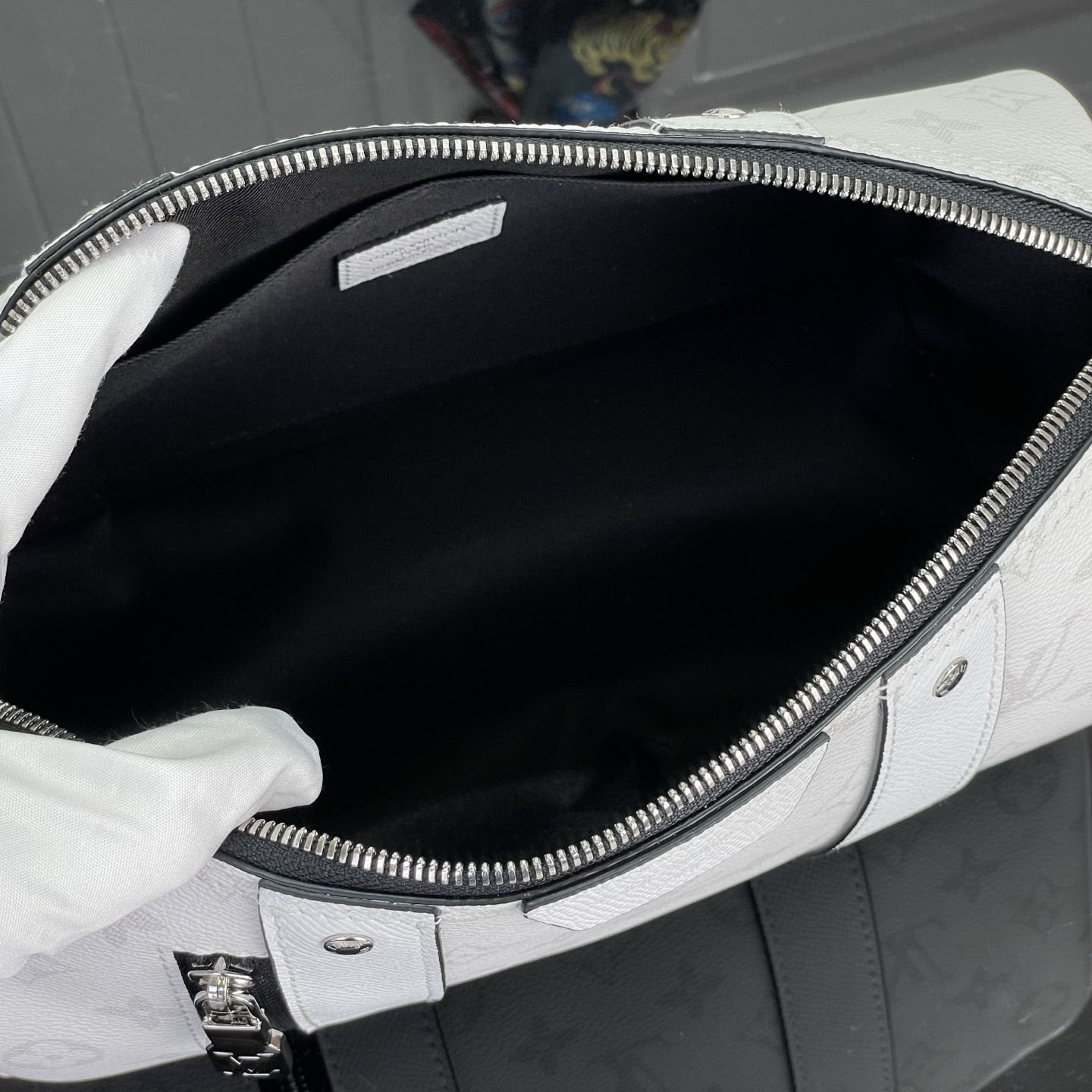 Louis Vuitton City Keepall M27644 - DesignerGu