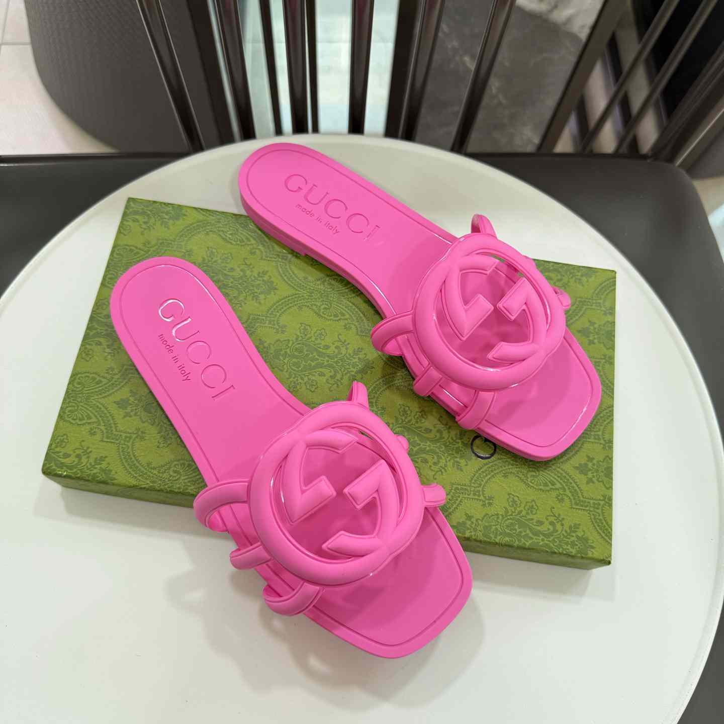 Gucci Wmns Interlocking G Slide Sandal - DesignerGu